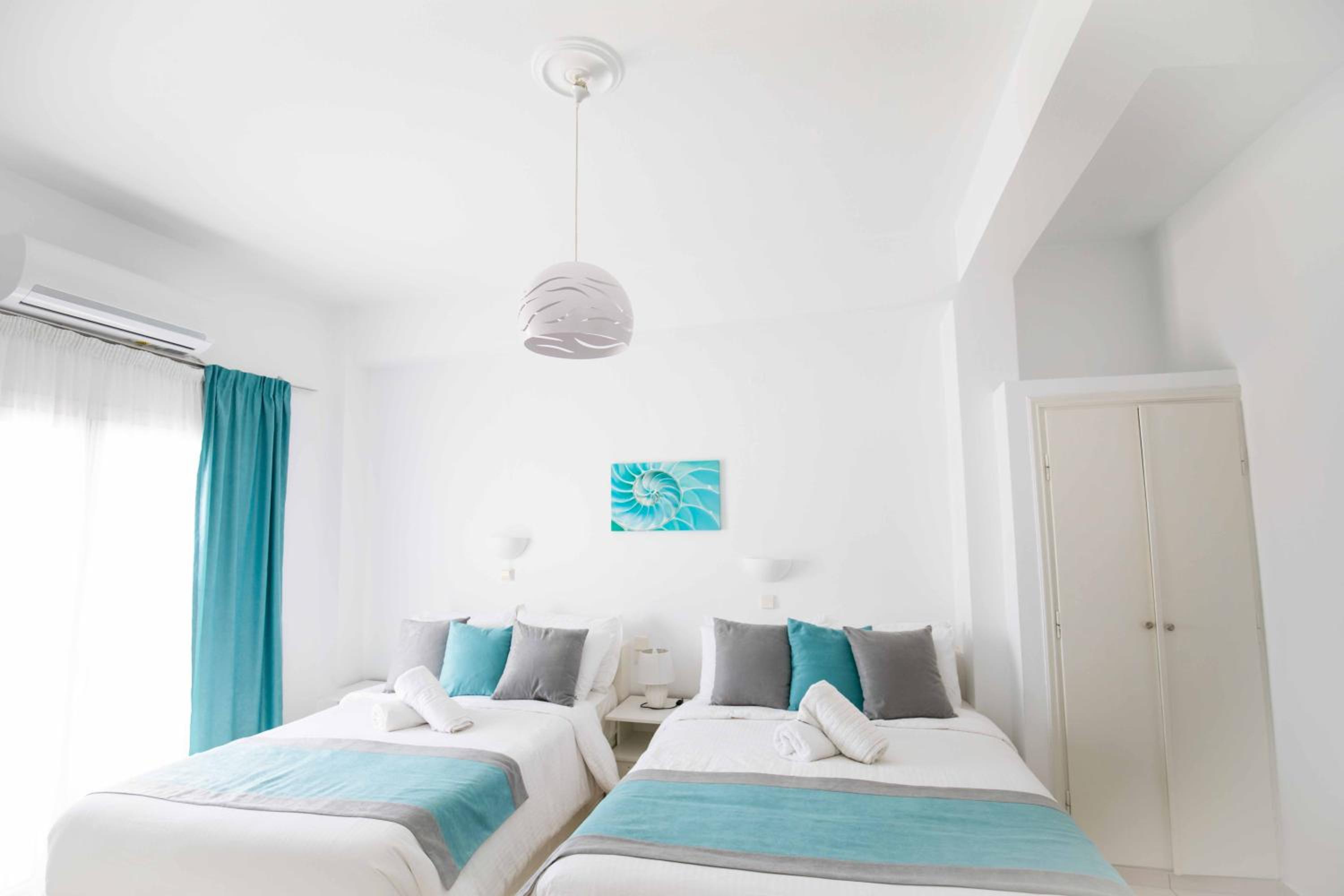 Family Room with Sea Side View - Photo 8