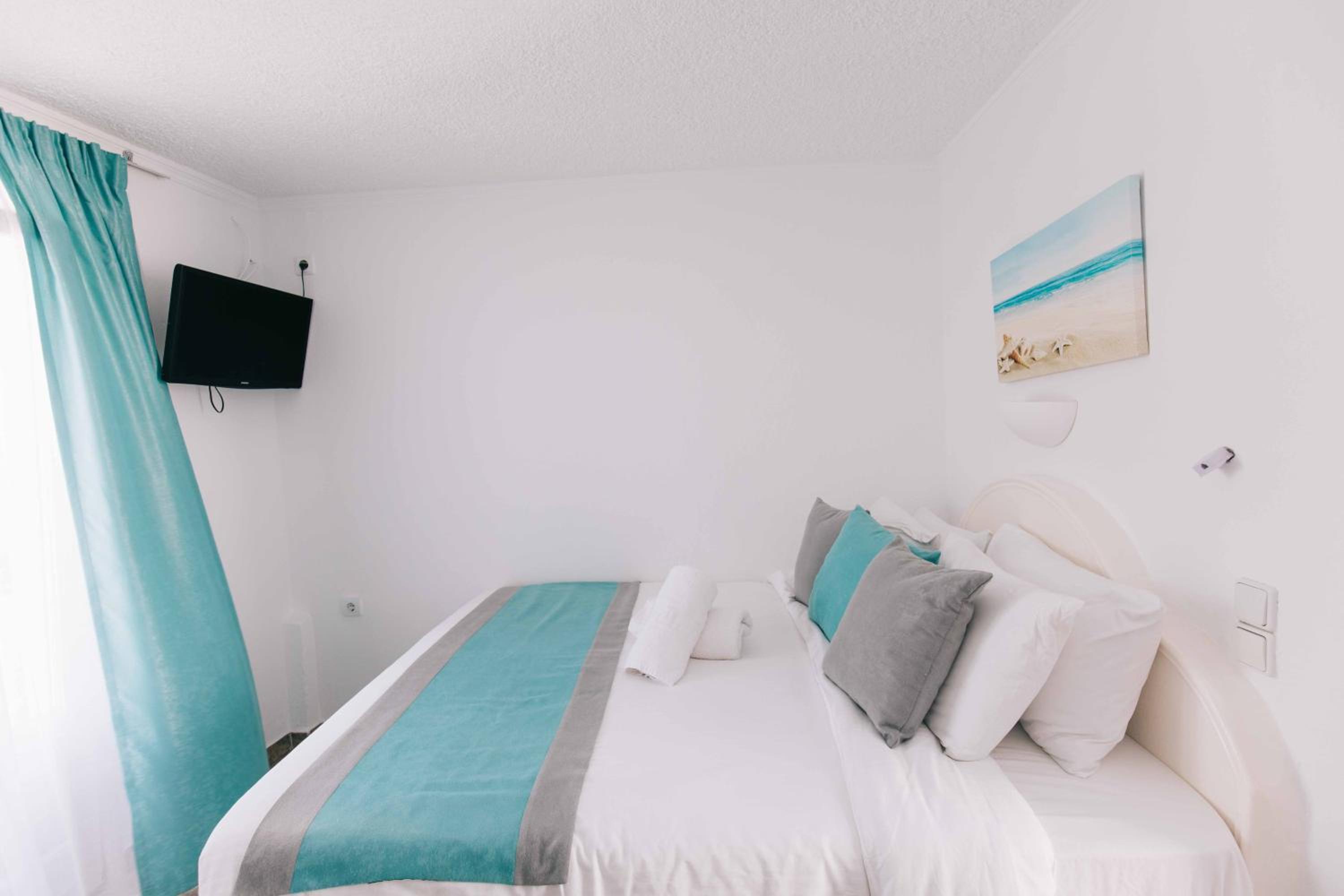 Double Room with Caldera View - Photo 3