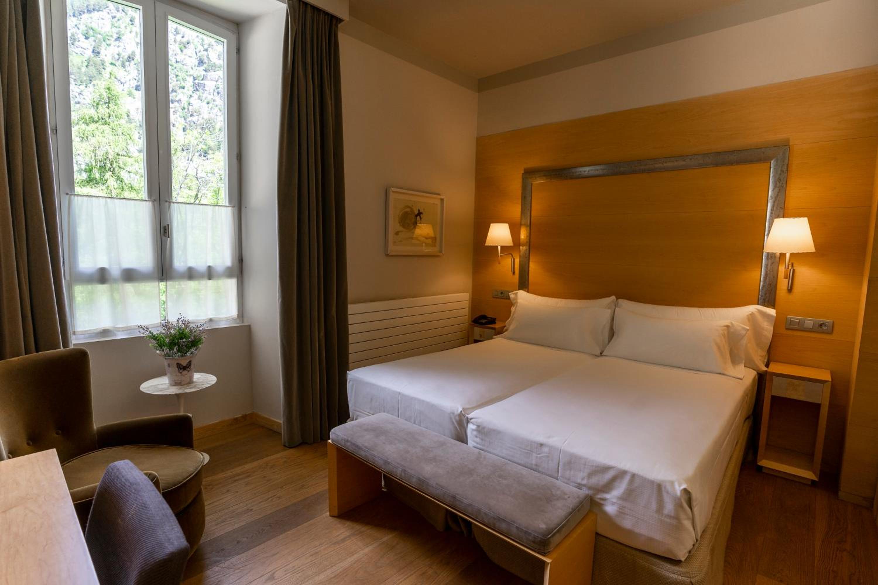 Double or Twin Room - Photo 2