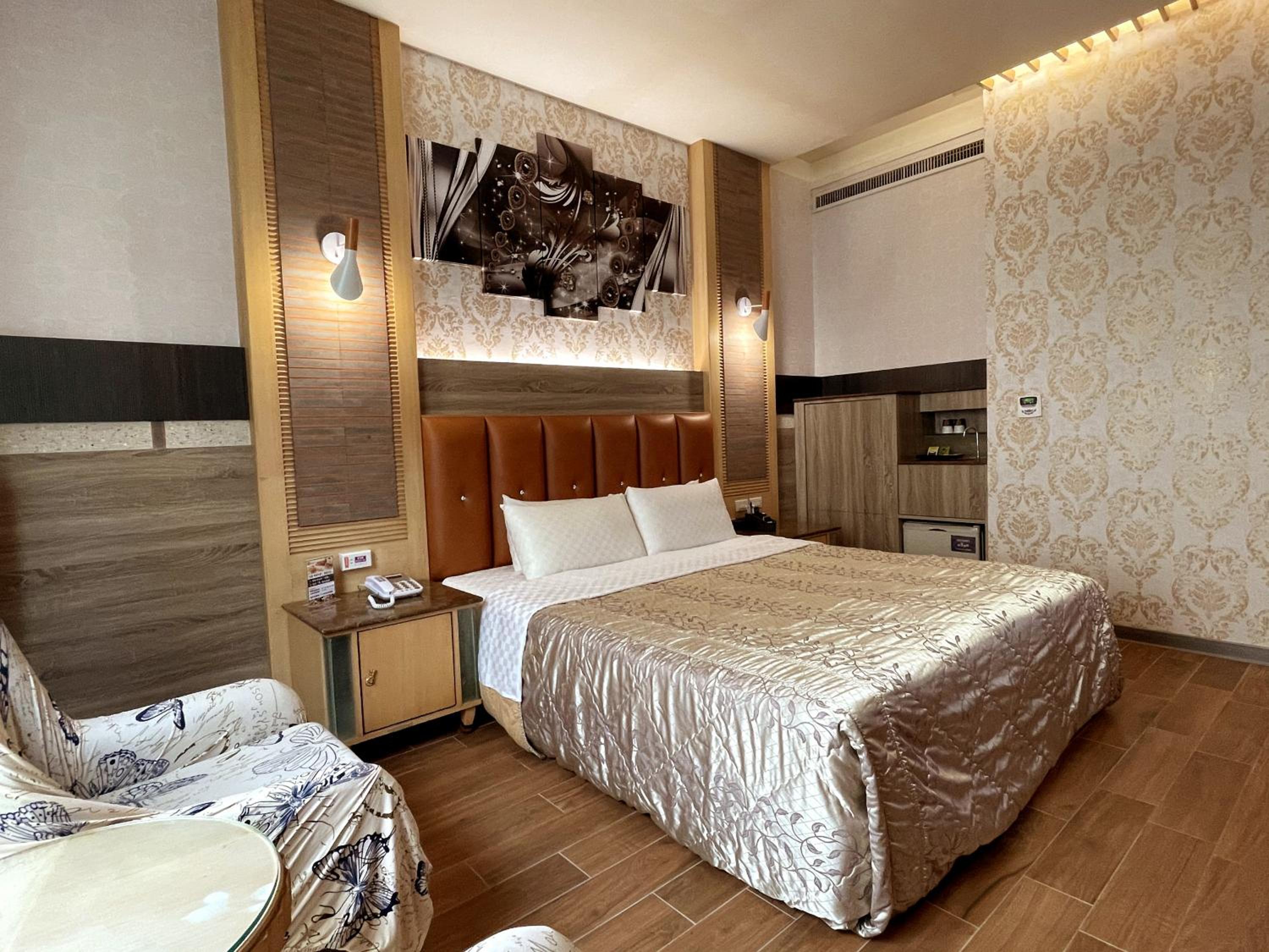 Economy Double Room - Photo 10