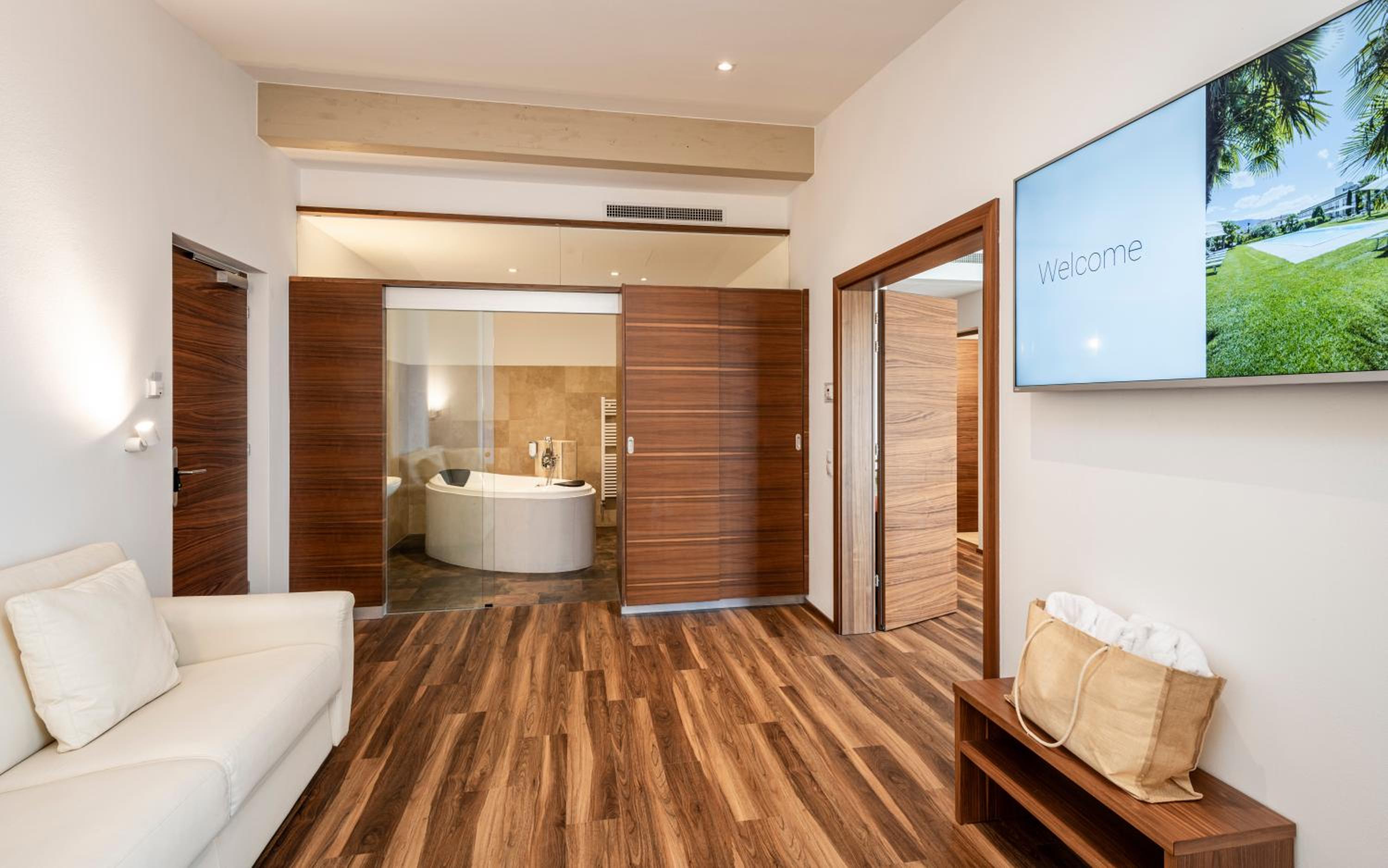 Deluxe Suite - Photo 3
