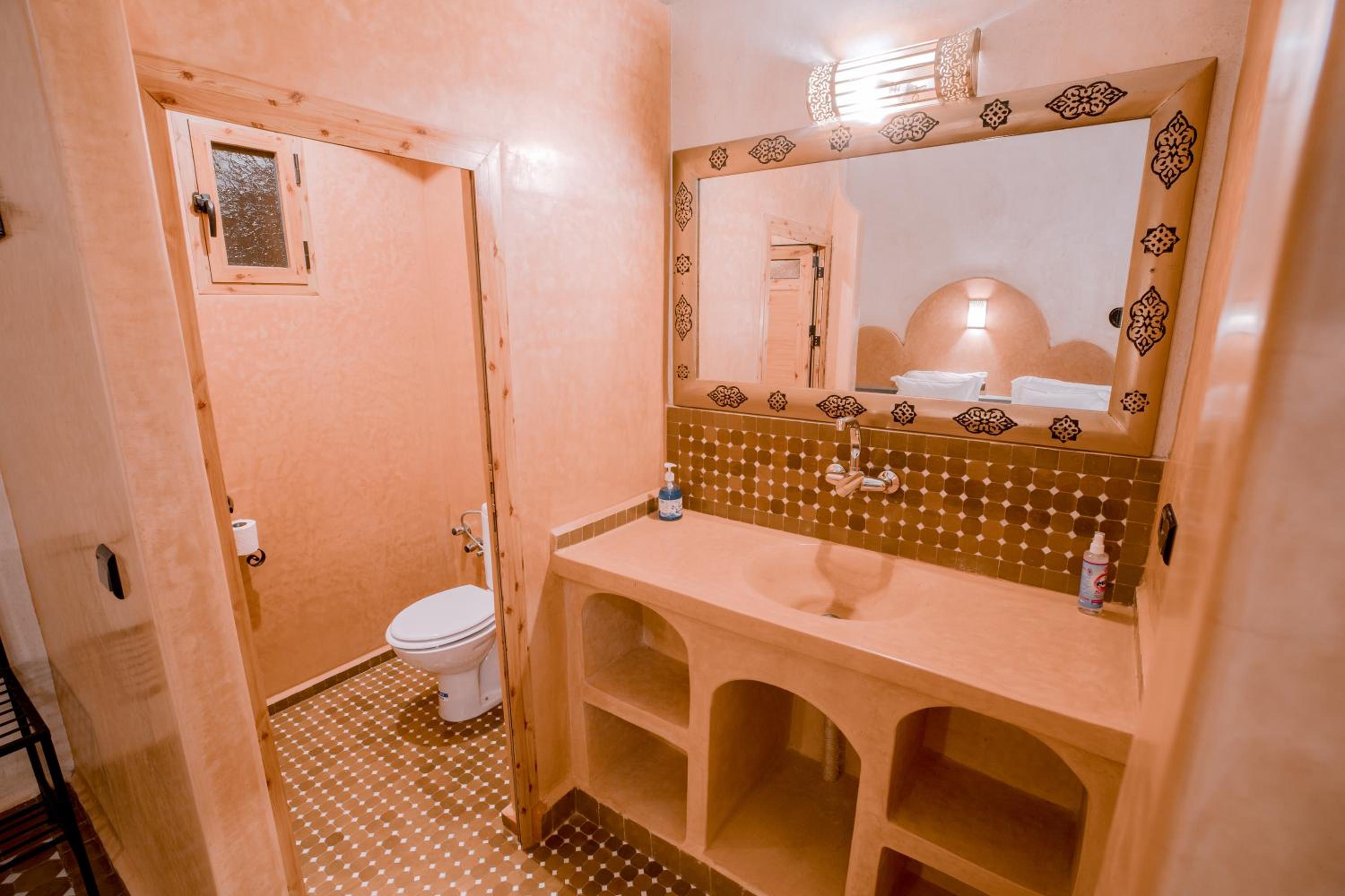 Suite - Photo 31
