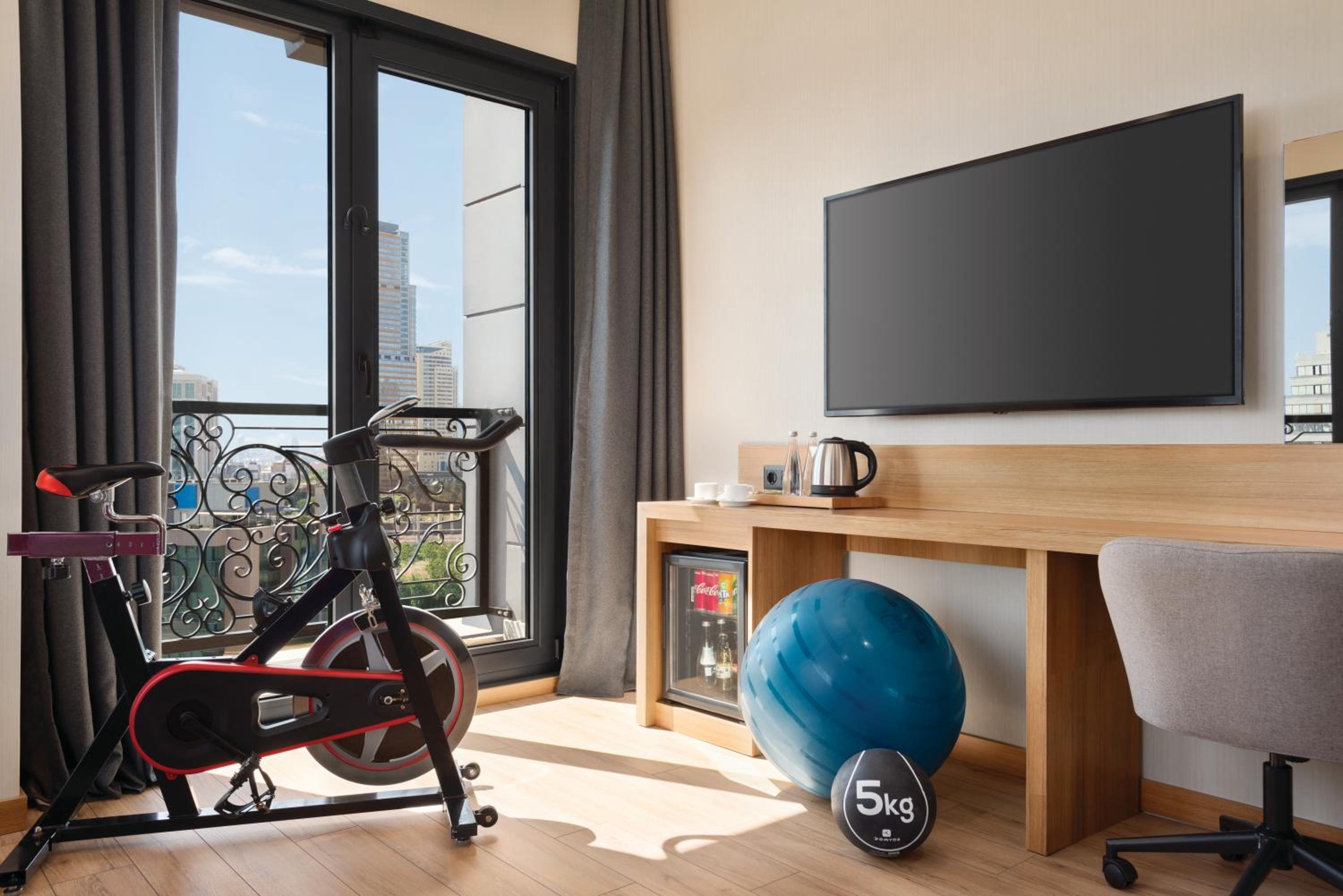 1 King Bed, Fitness Room photo 2