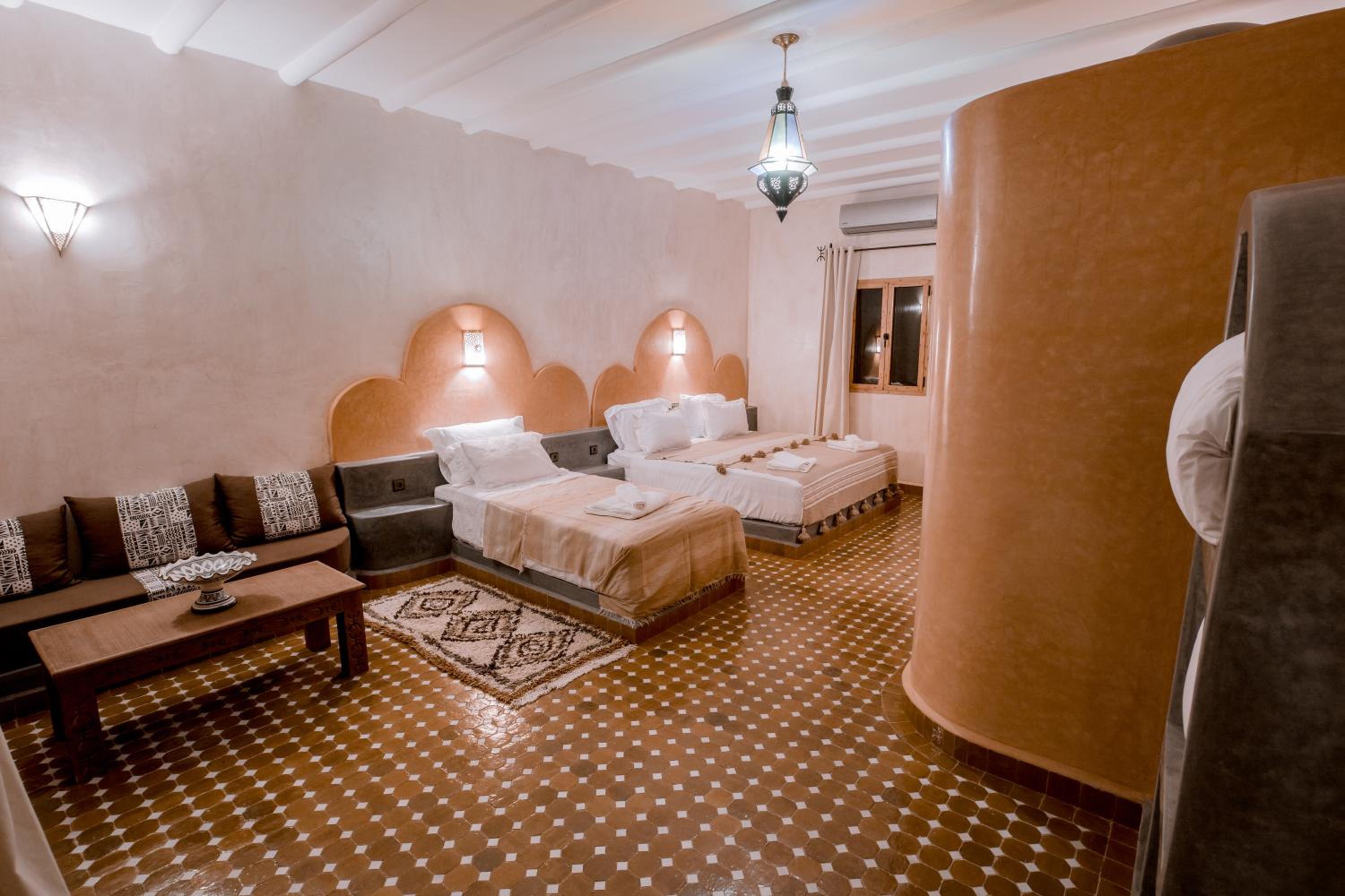 Suite - Photo 38