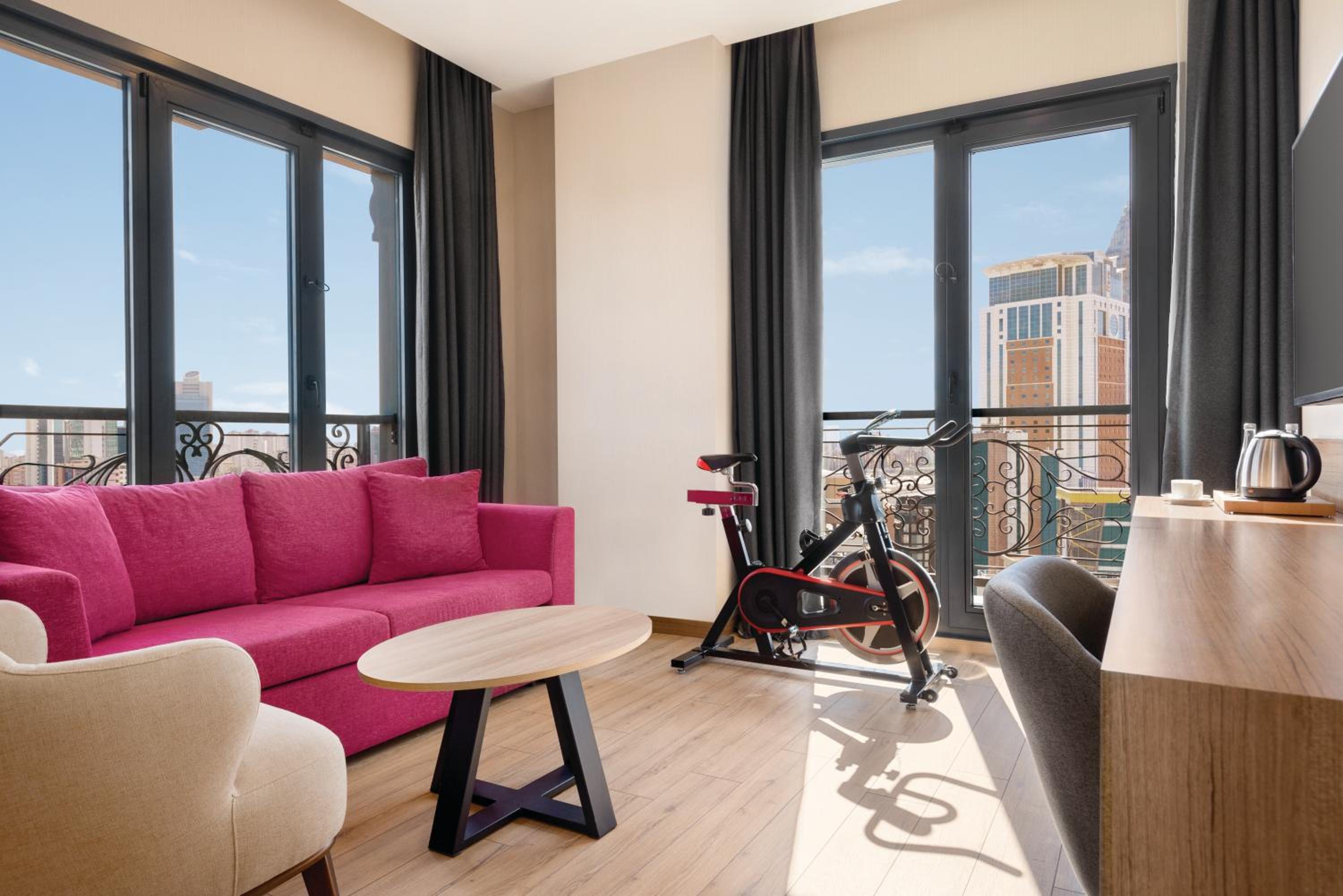 1 King Bed, Fitness Room photo 3