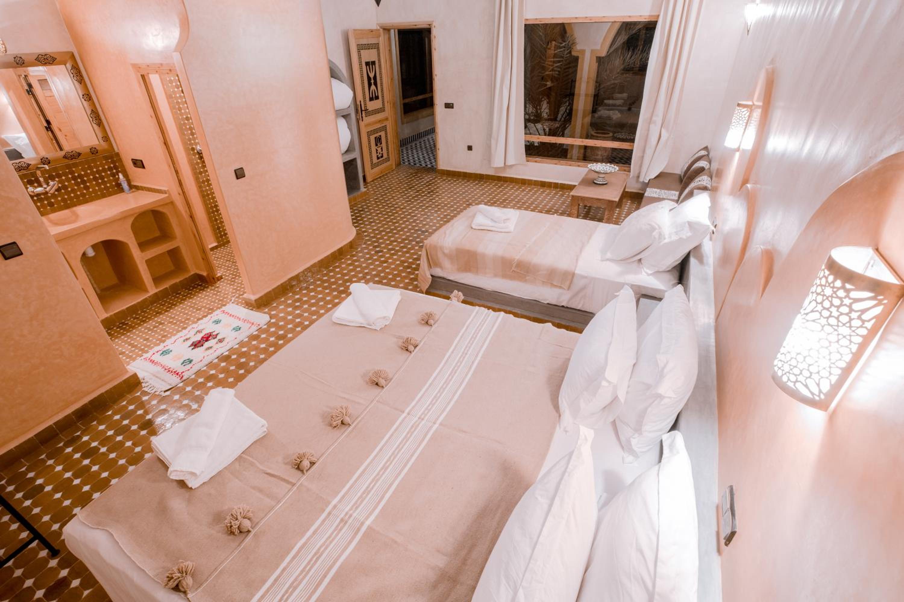 Suite - Photo 39