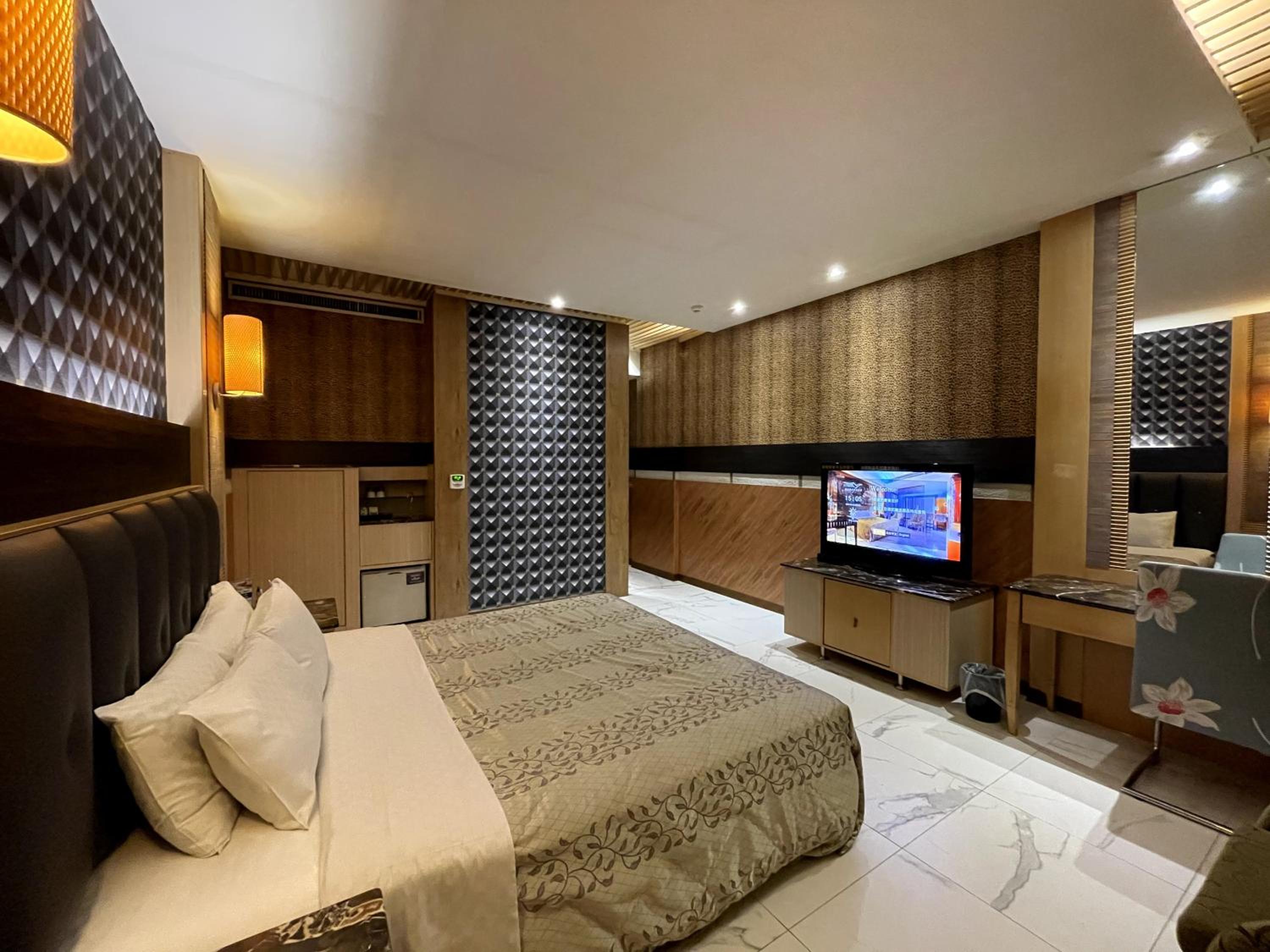 Economy Double Room - Photo 12
