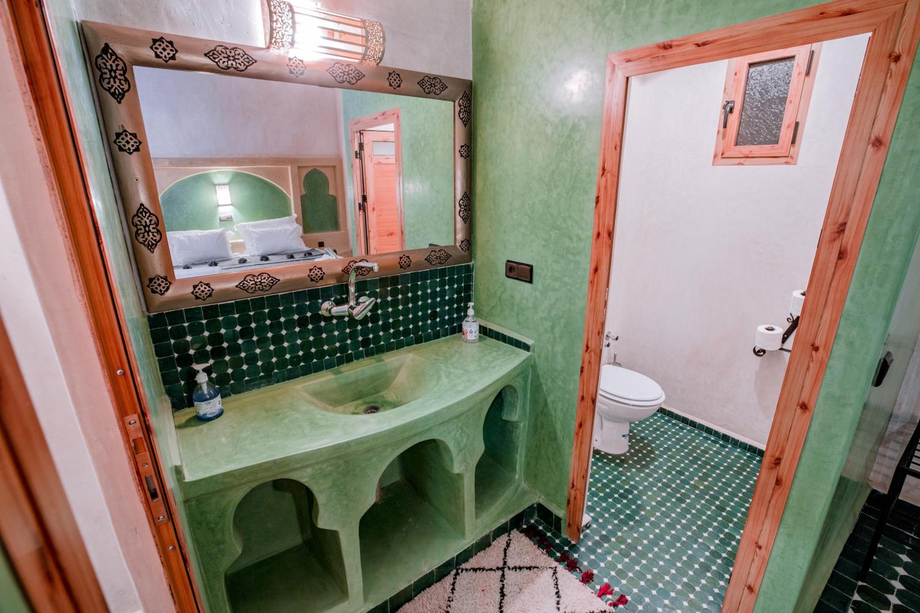 Suite - Photo 41