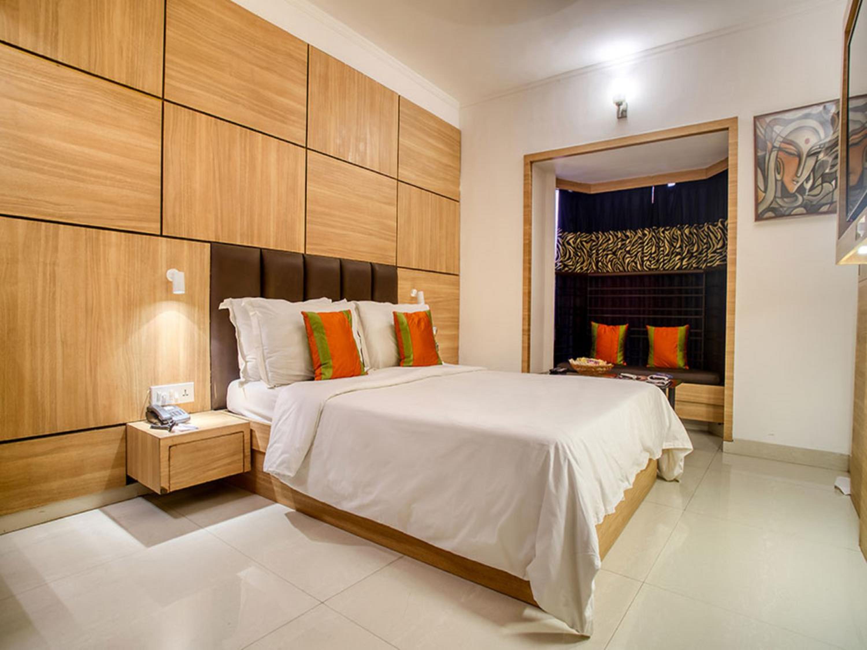 Premier Room with Bay Window Seating - Photo 5