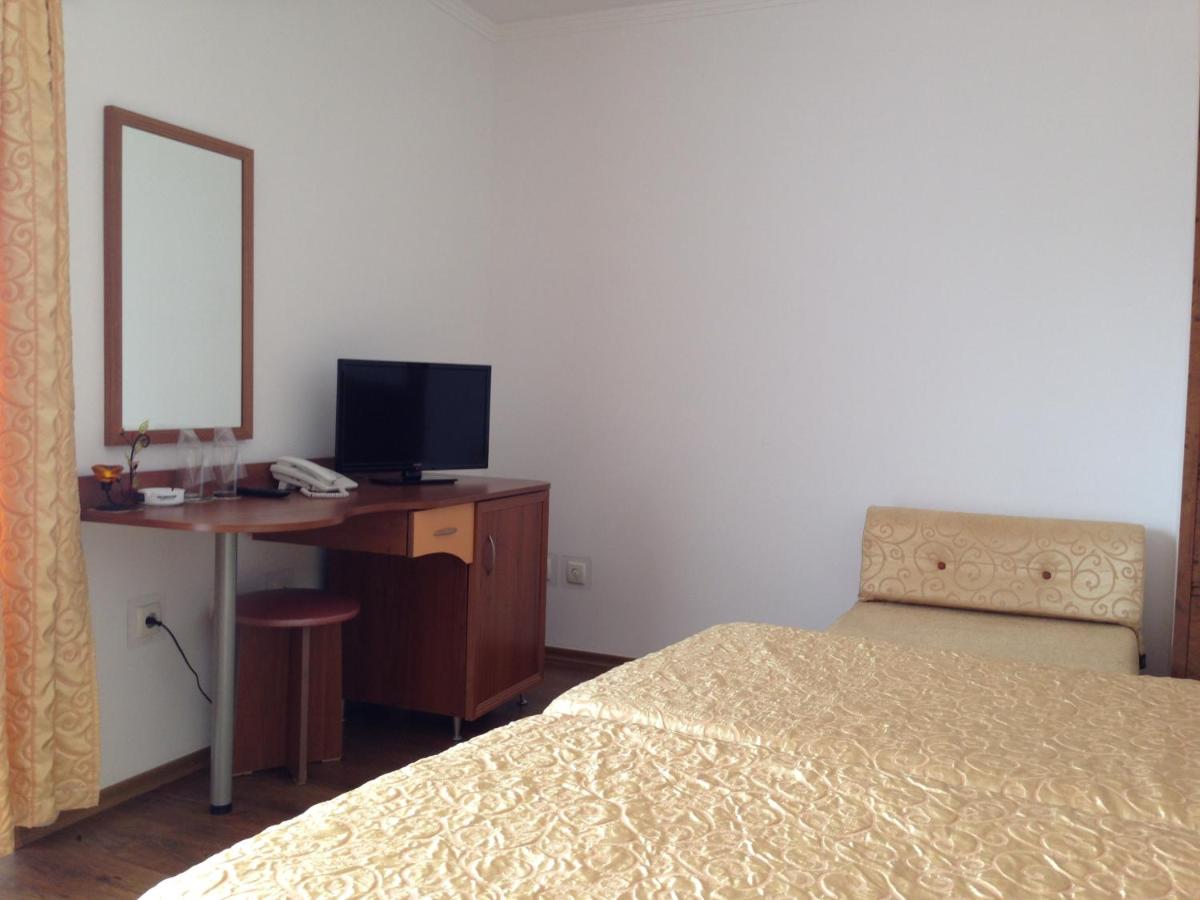 Double Room with Extra Bed photo 1