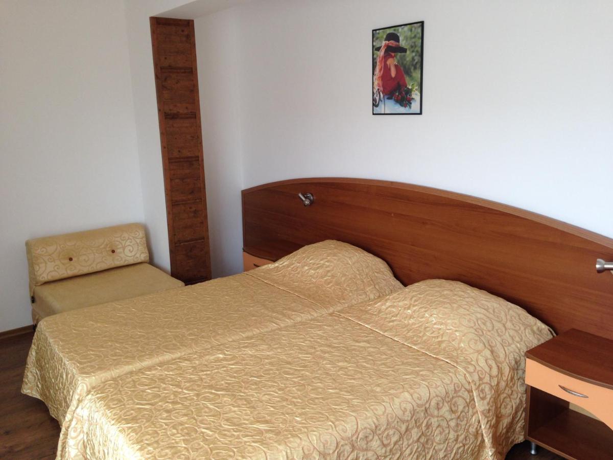 Double Room with Extra Bed photo 2