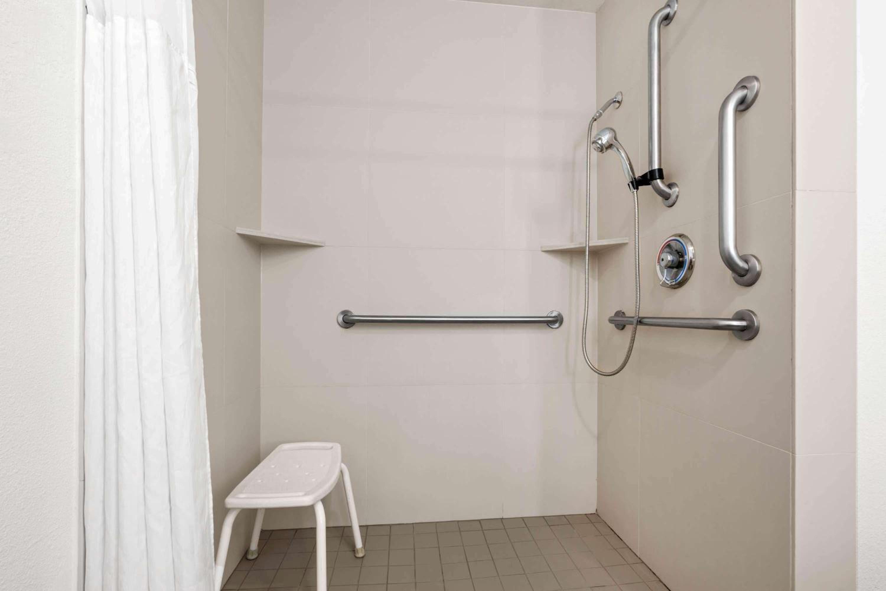 King Room - Disability Access - Photo 2