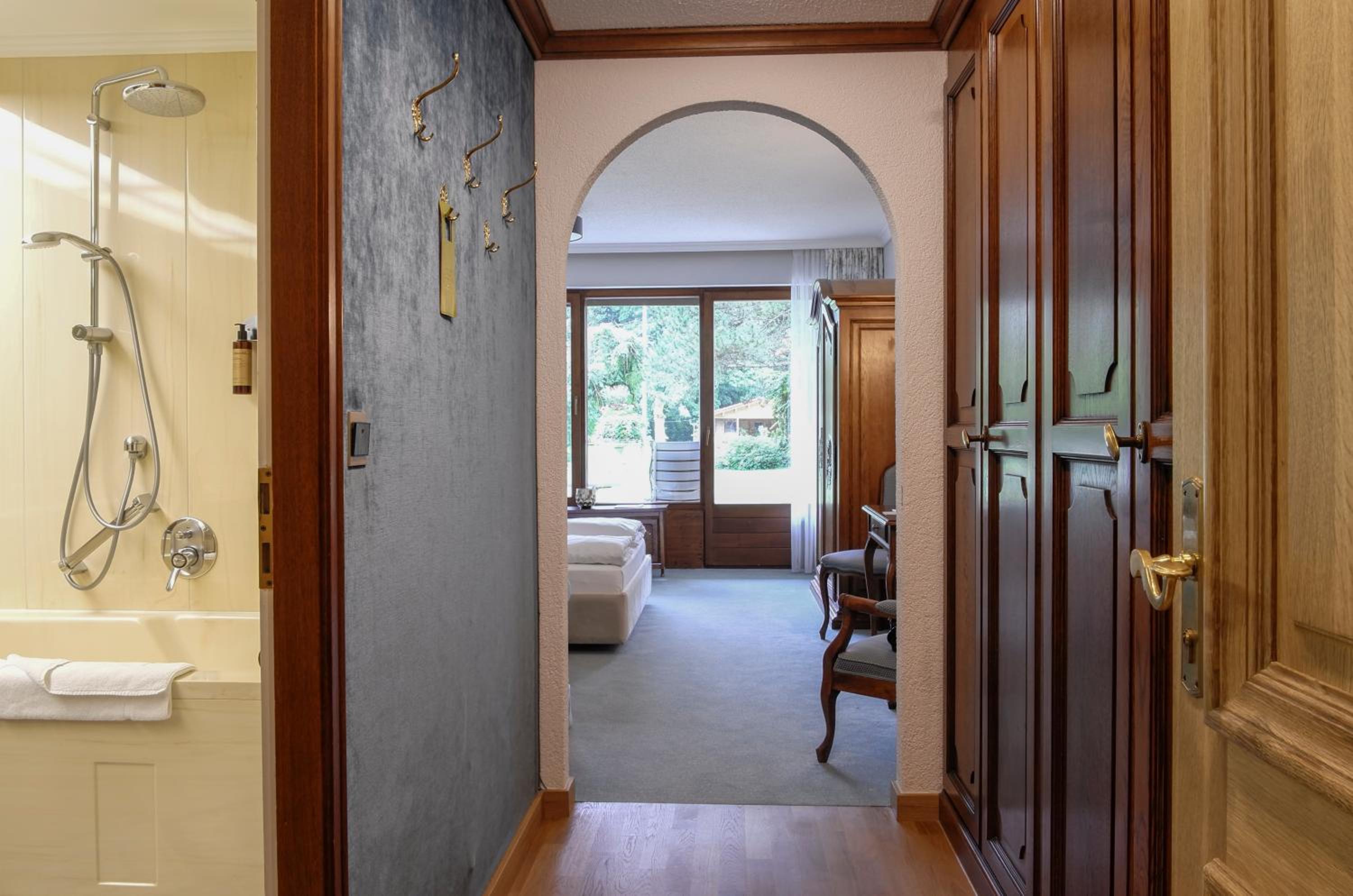 Deluxe Queen Room - Photo 1