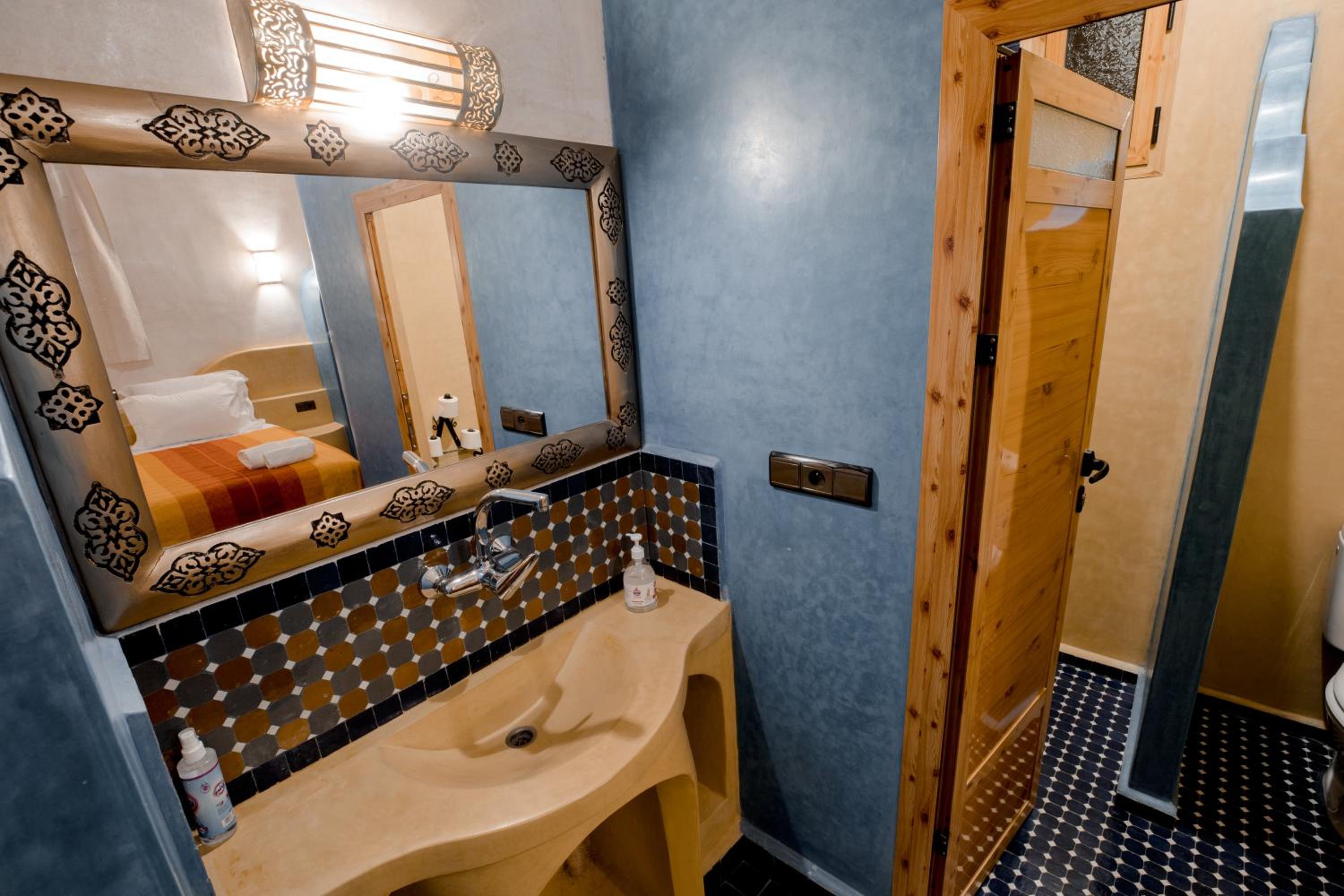 Suite - Photo 24