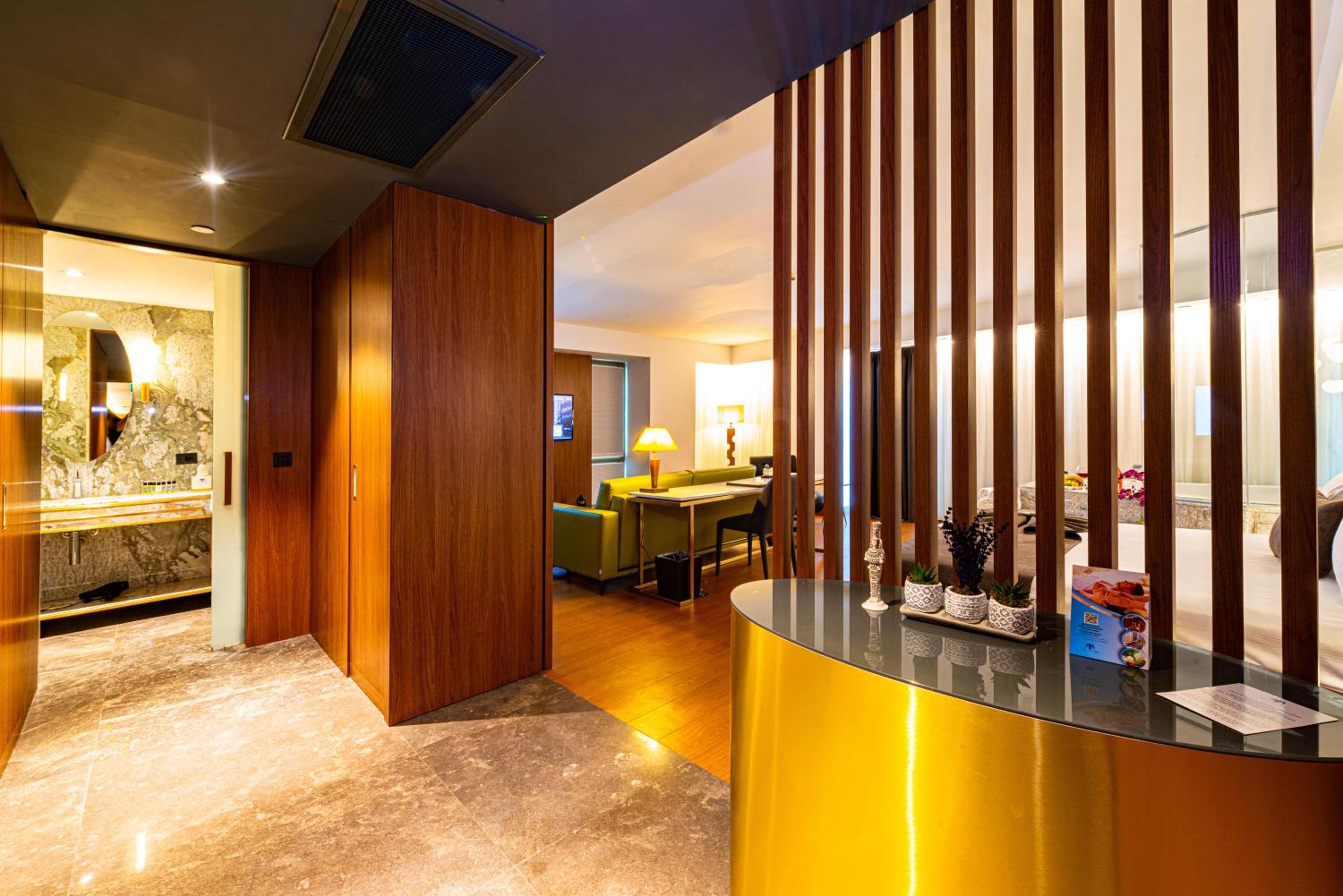 King Room with Spa Bath photo 3