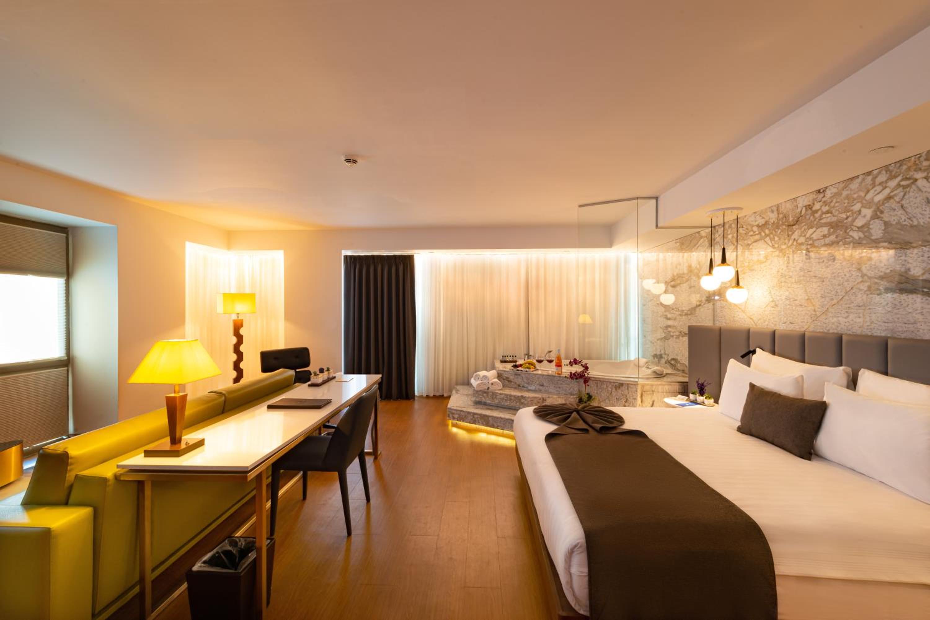 King Room with Spa Bath photo 2