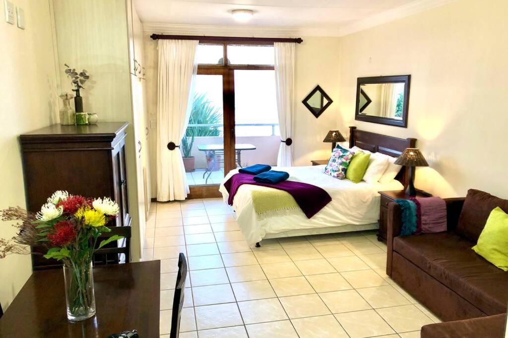One-Bedroom Apartment - Photo 1