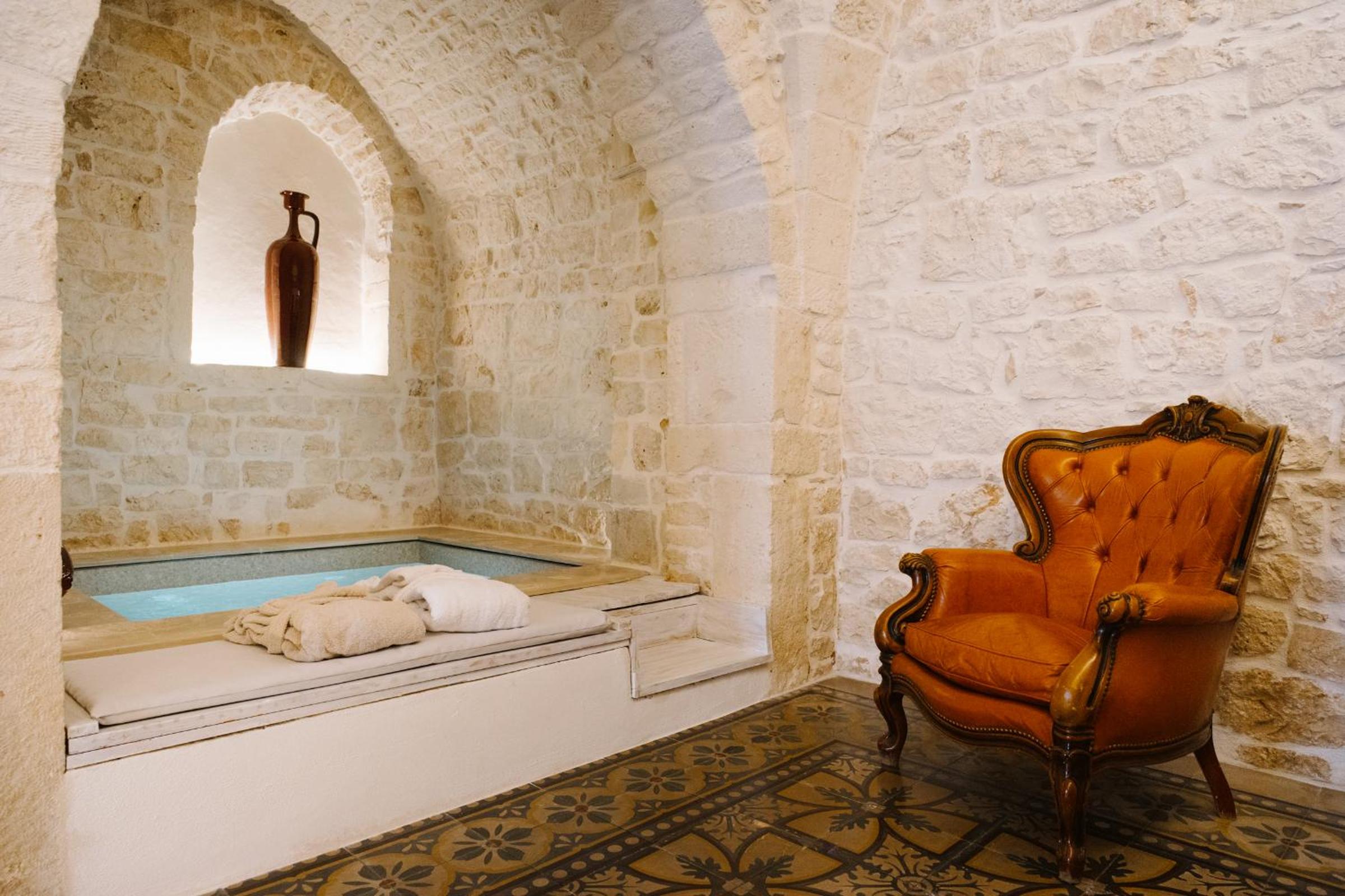 One-Bedroom House - Photo 43
