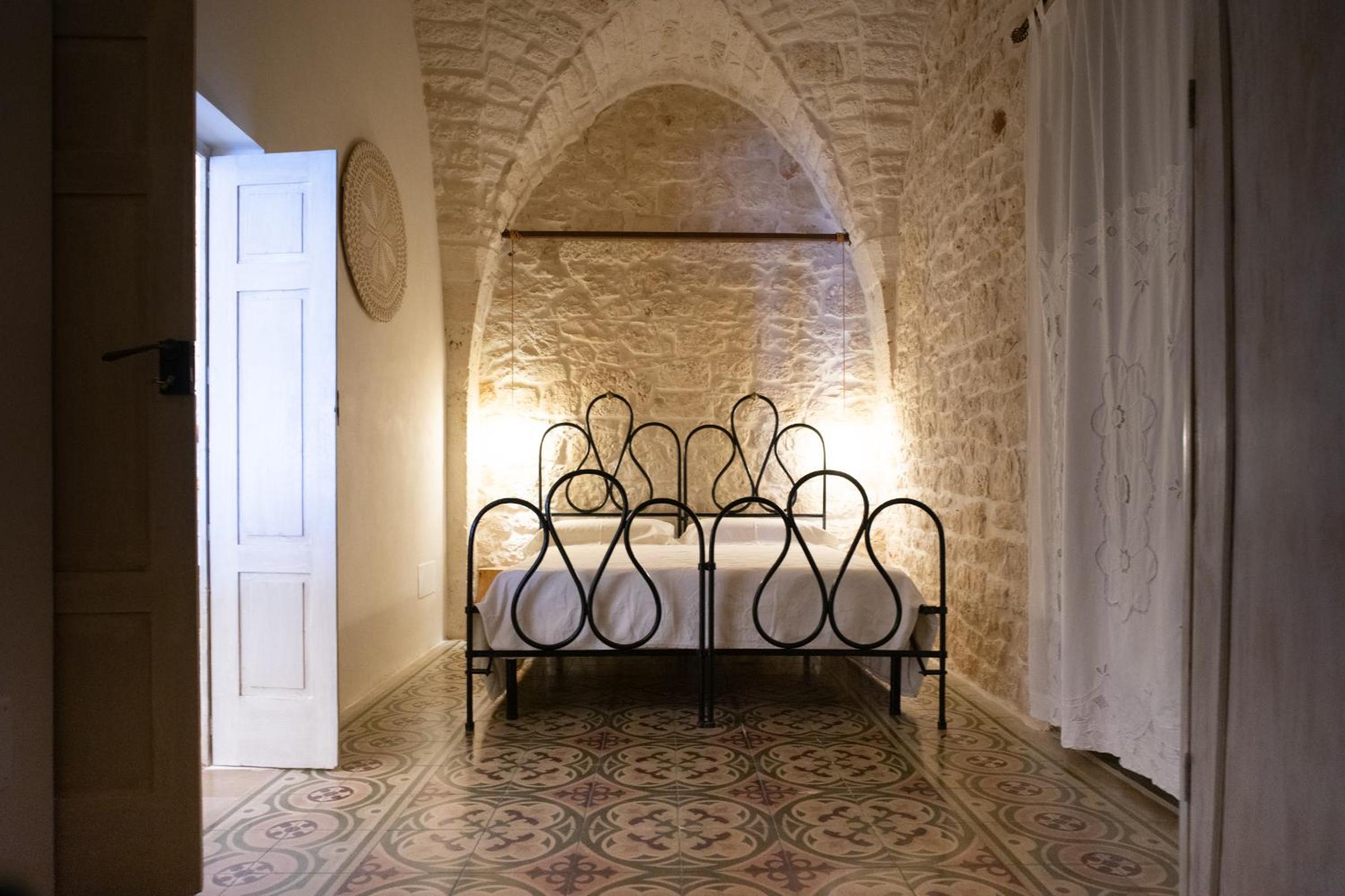 One-Bedroom House - Photo 33