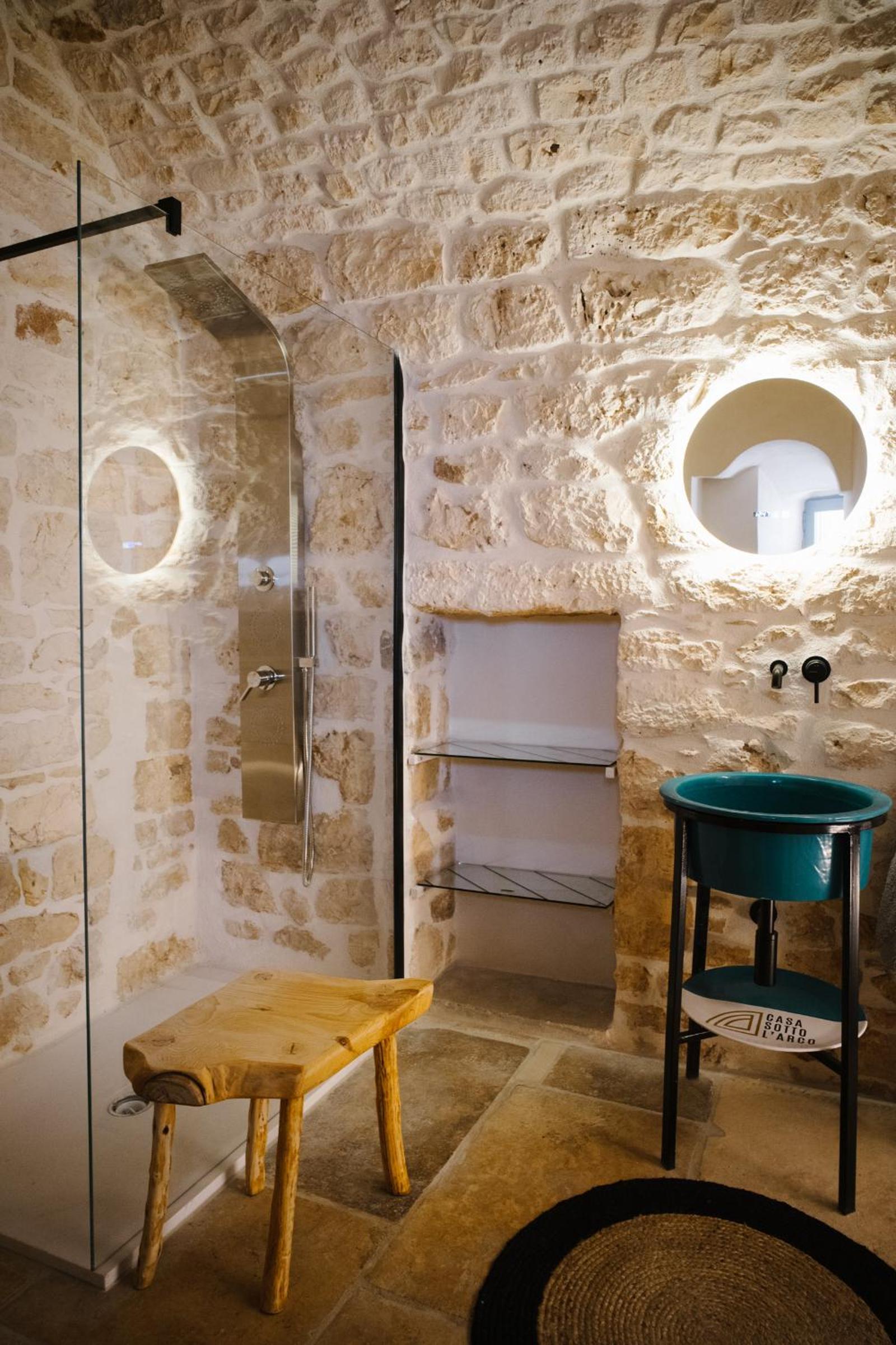 One-Bedroom House - Photo 37