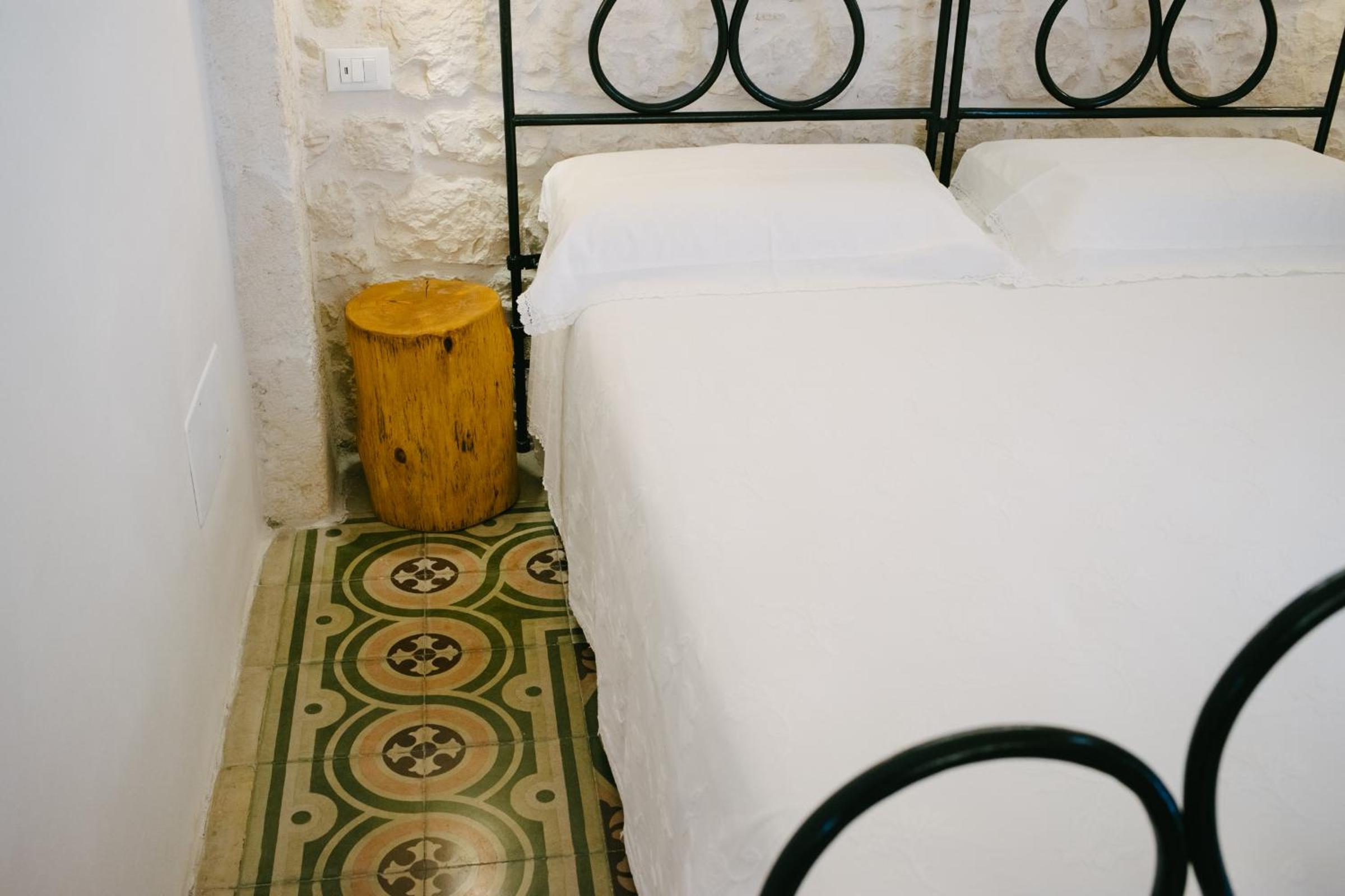 One-Bedroom House - Photo 24