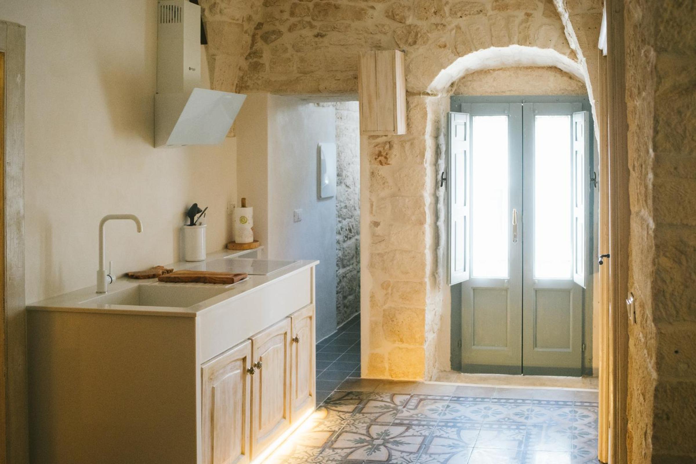 One-Bedroom House - Photo 39