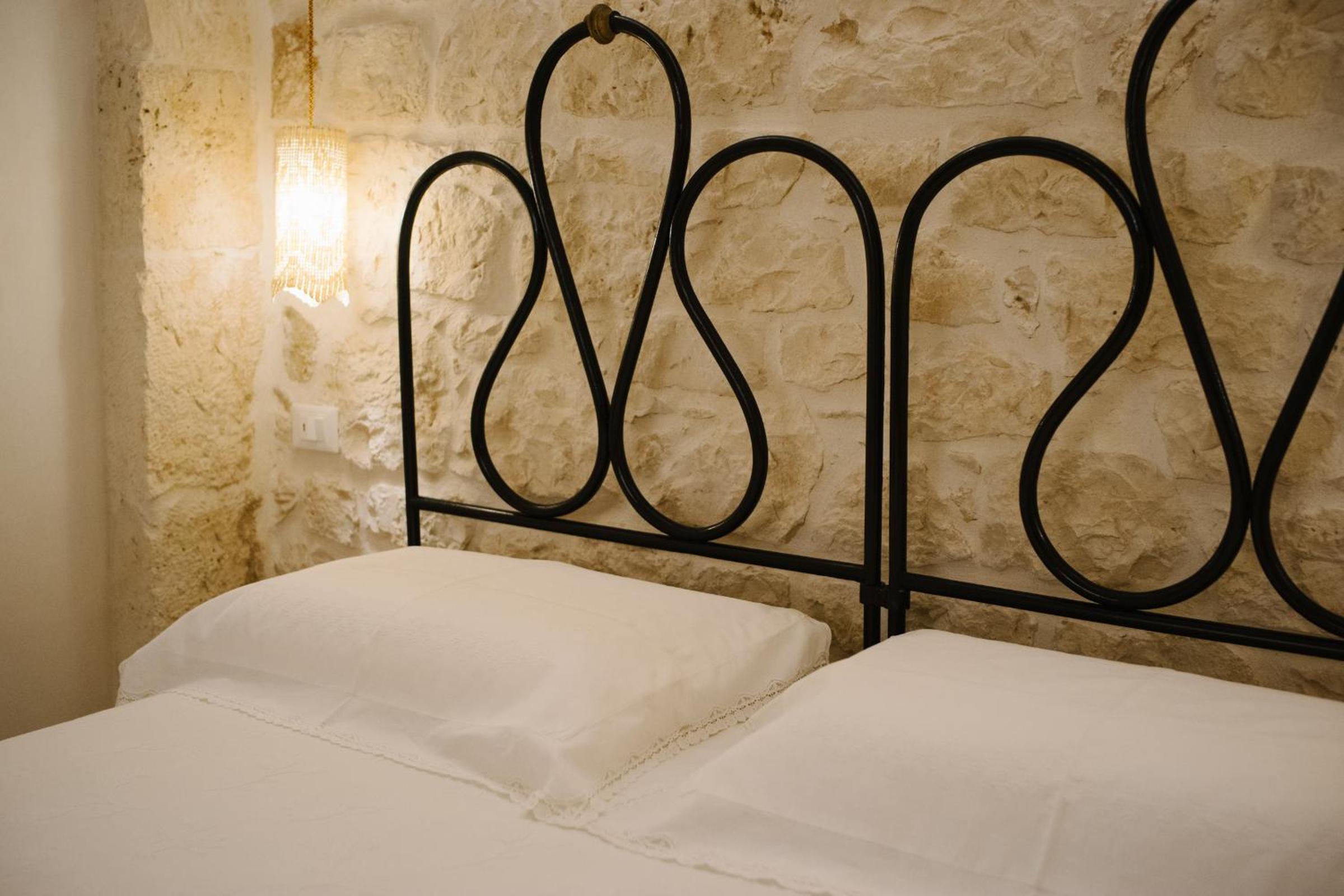 One-Bedroom House - Photo 19