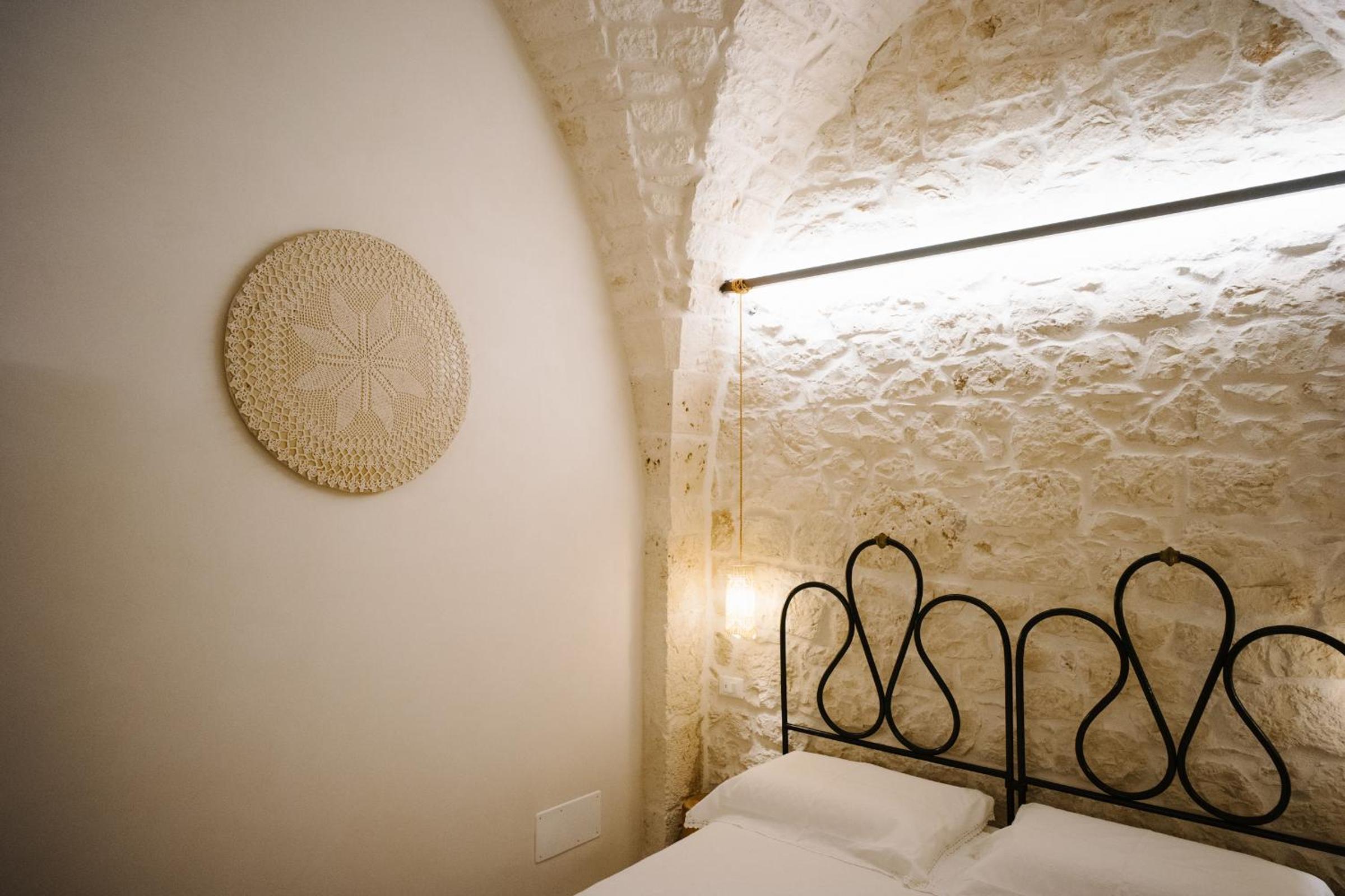One-Bedroom House - Photo 20