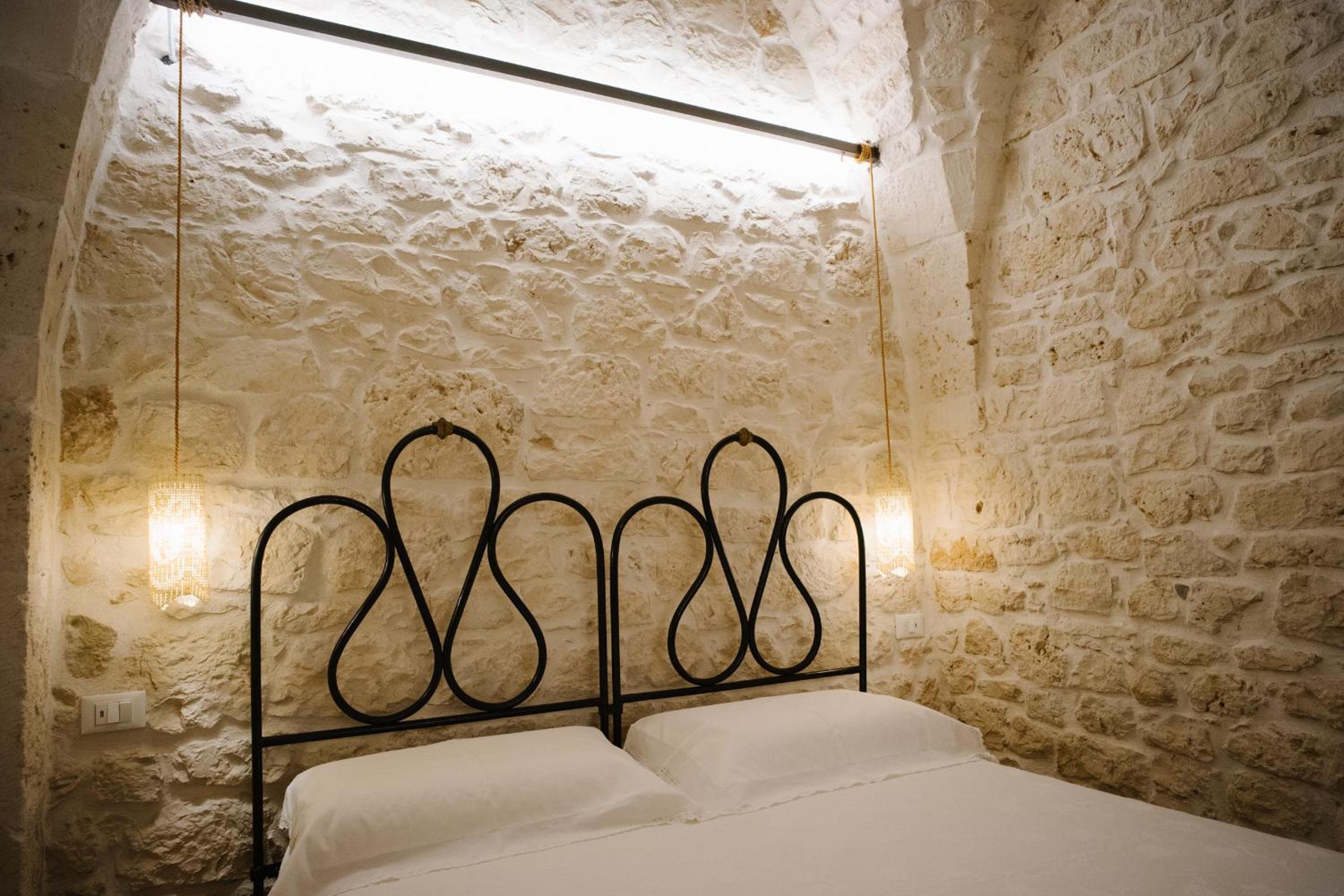 One-Bedroom House - Photo 23