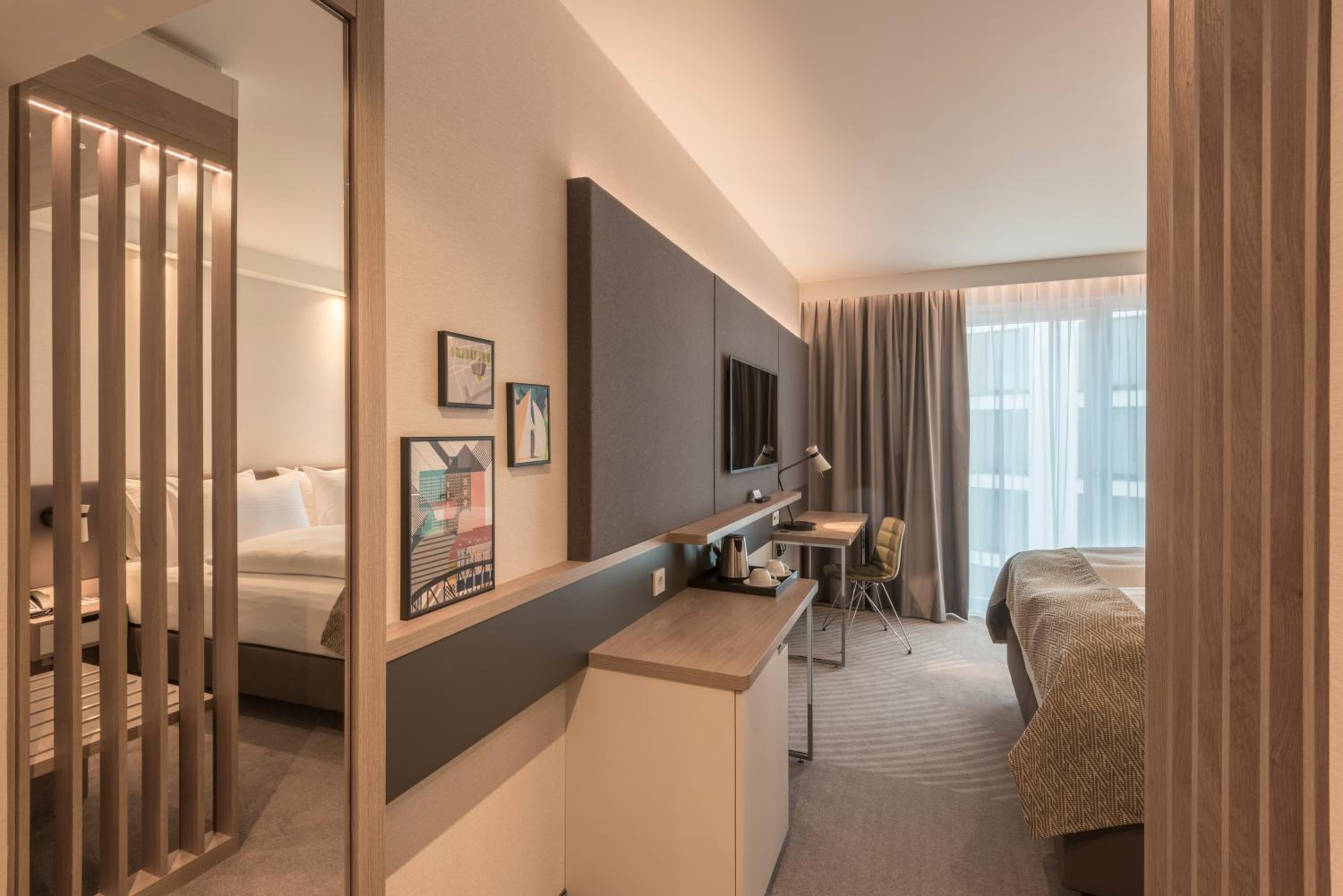 Standard Room thumbnail 6