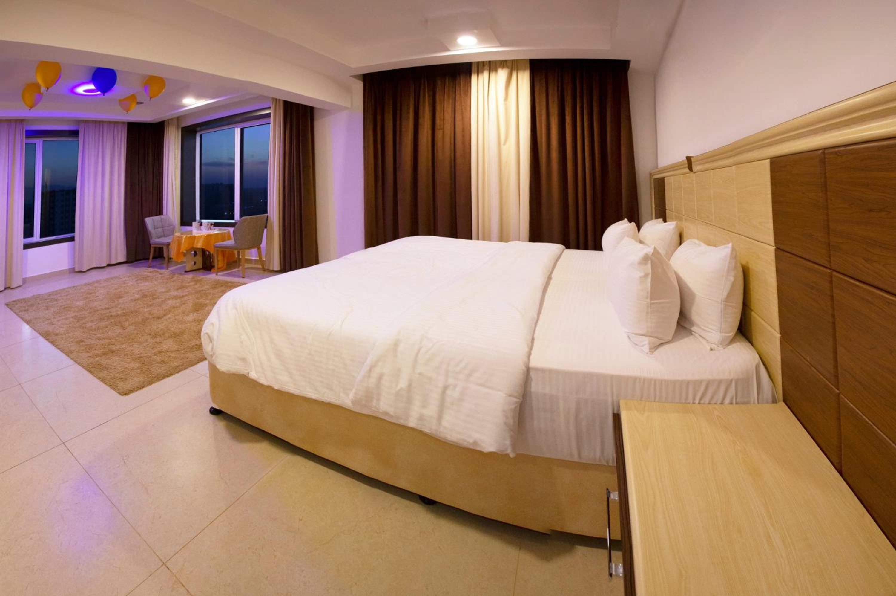 Deluxe King Room photo 1