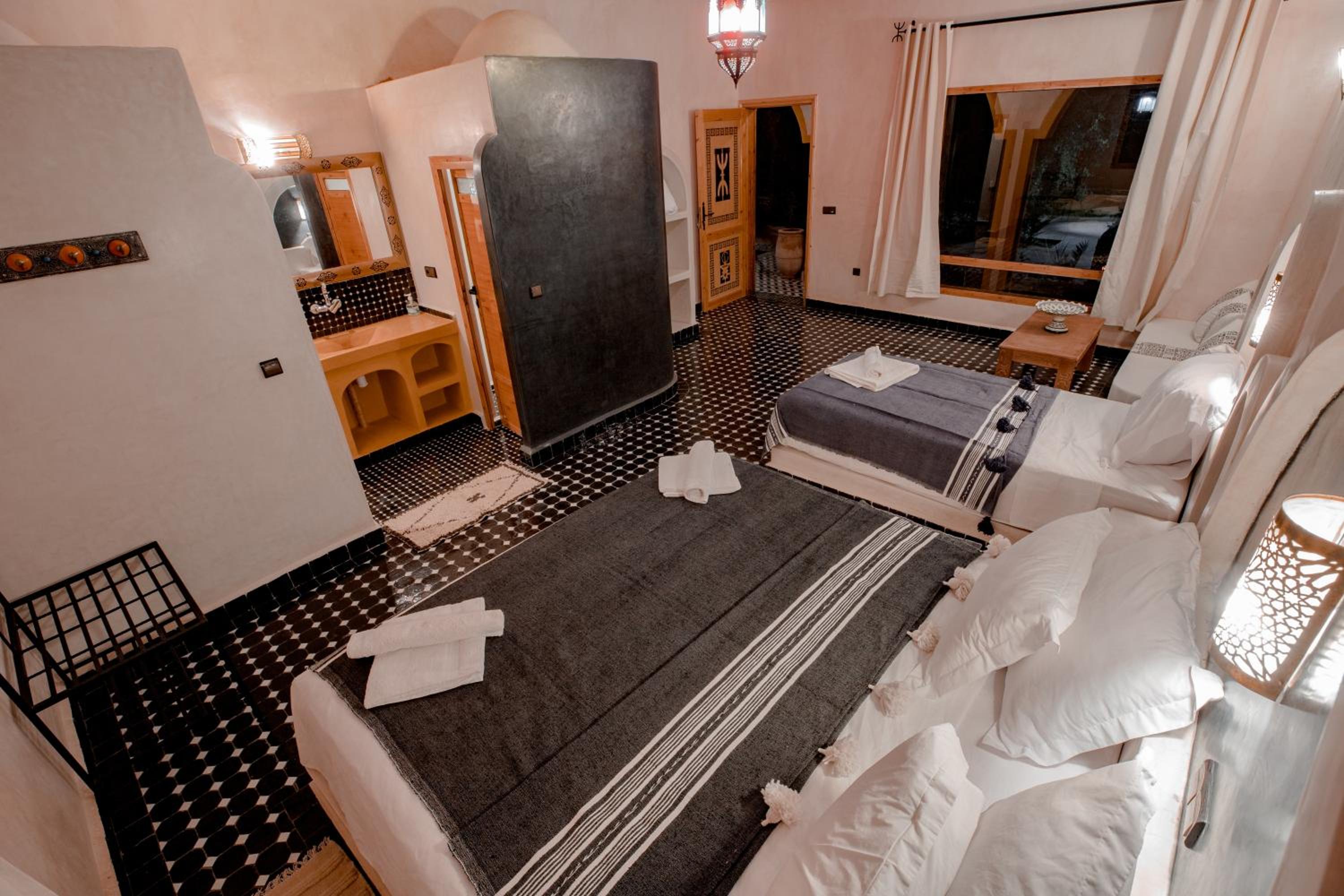 Suite - Photo 20