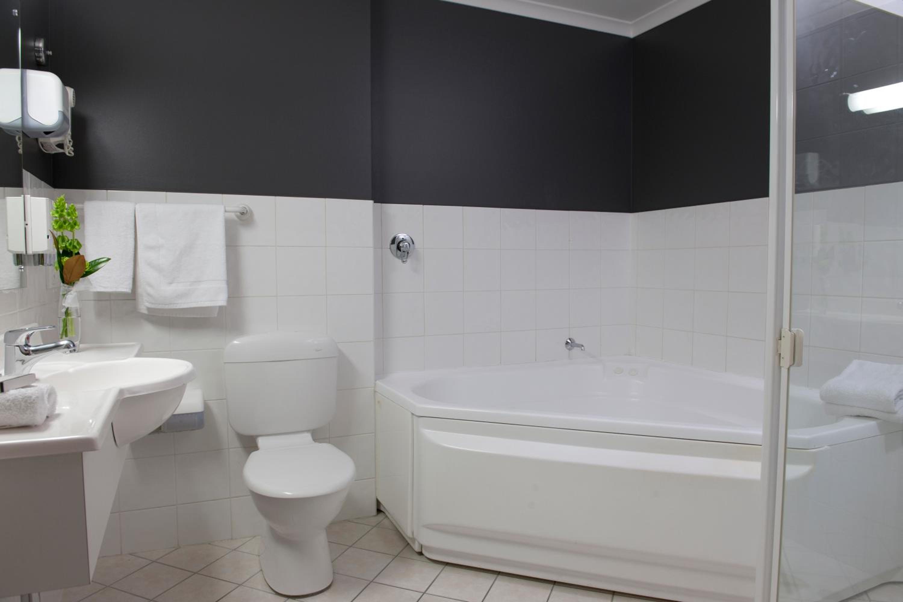 Executive Suite with Spa Bath - Photo 2