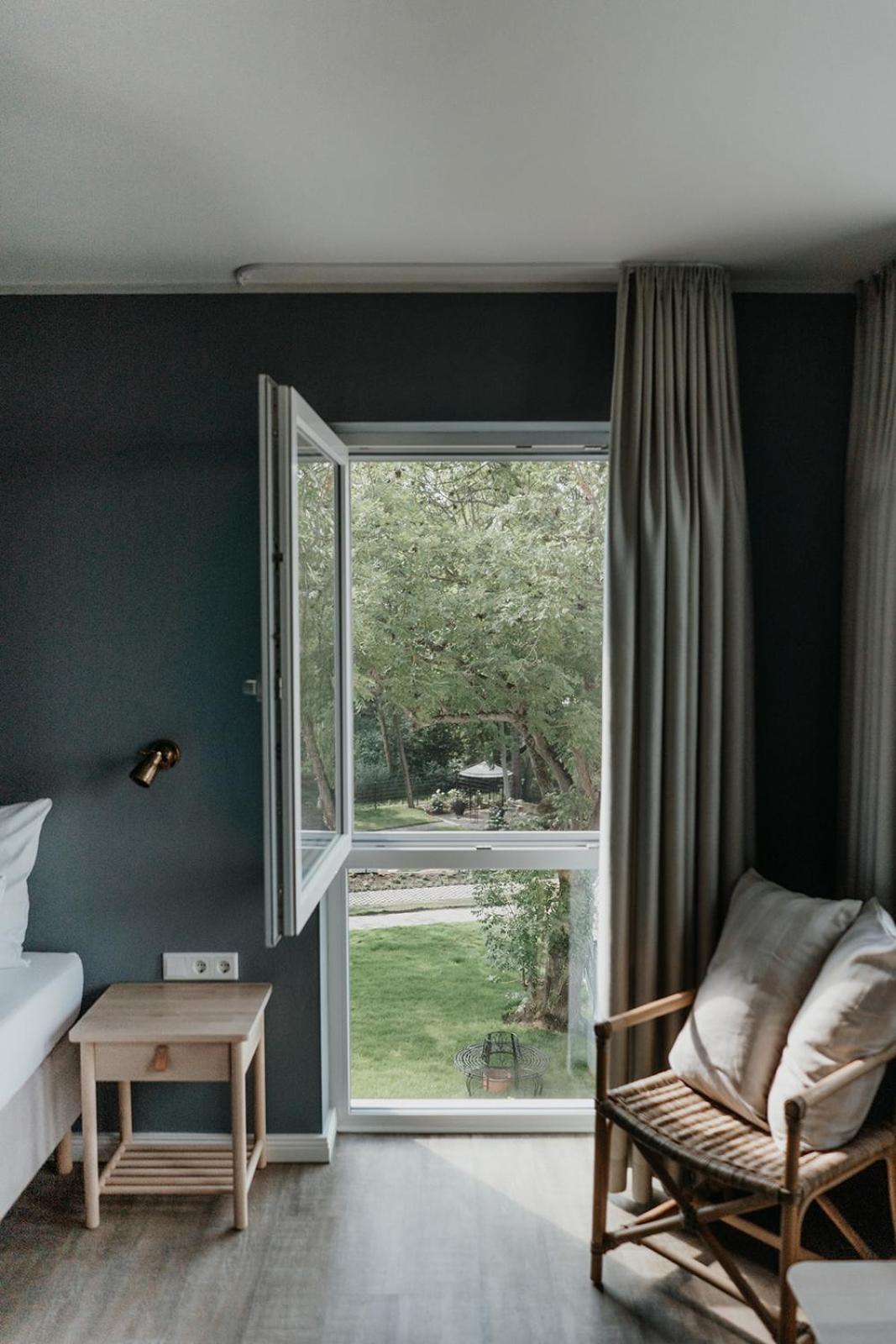 Large Double Room - Photo 2