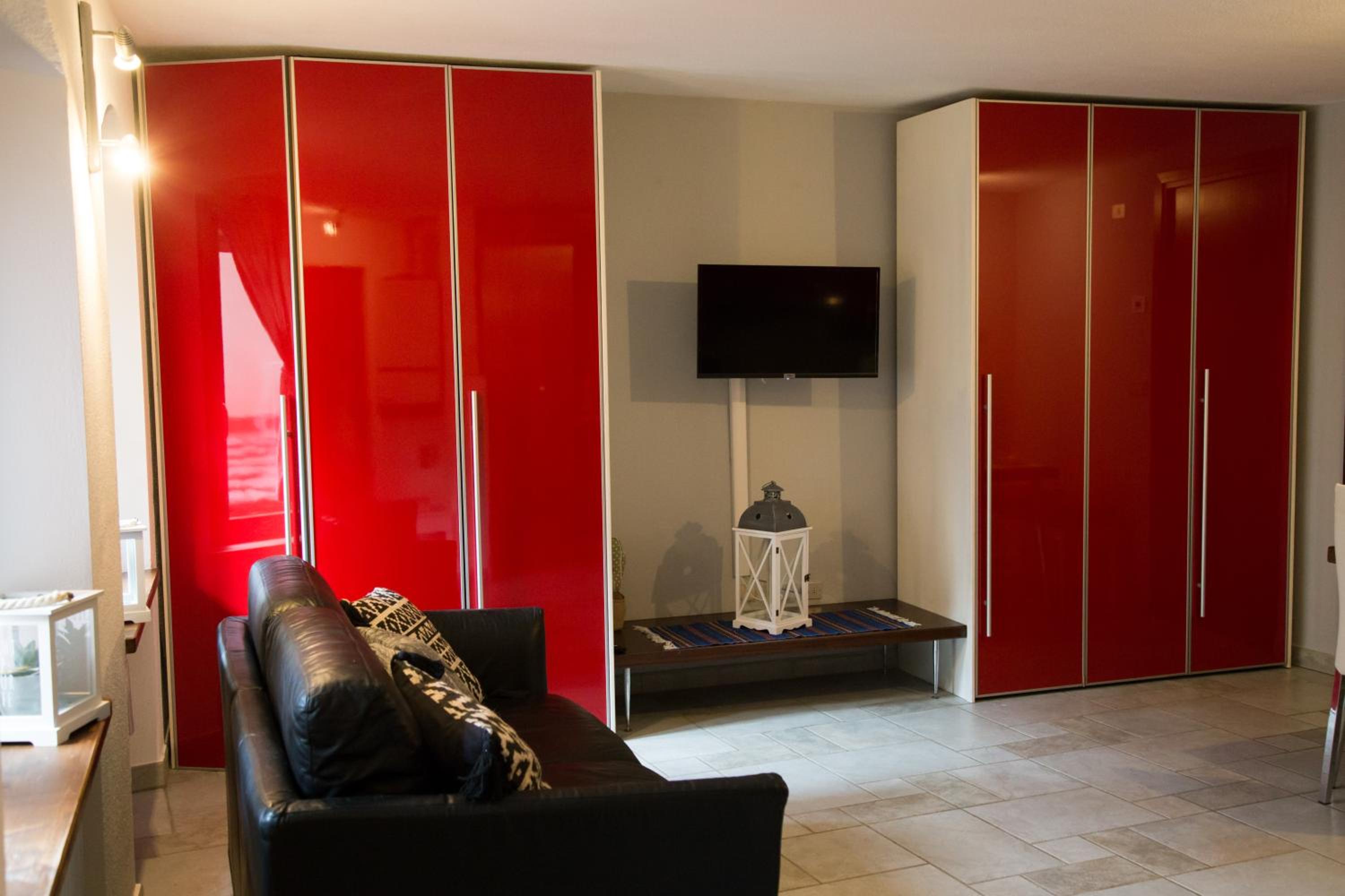 One-Bedroom Apartment - Photo 5