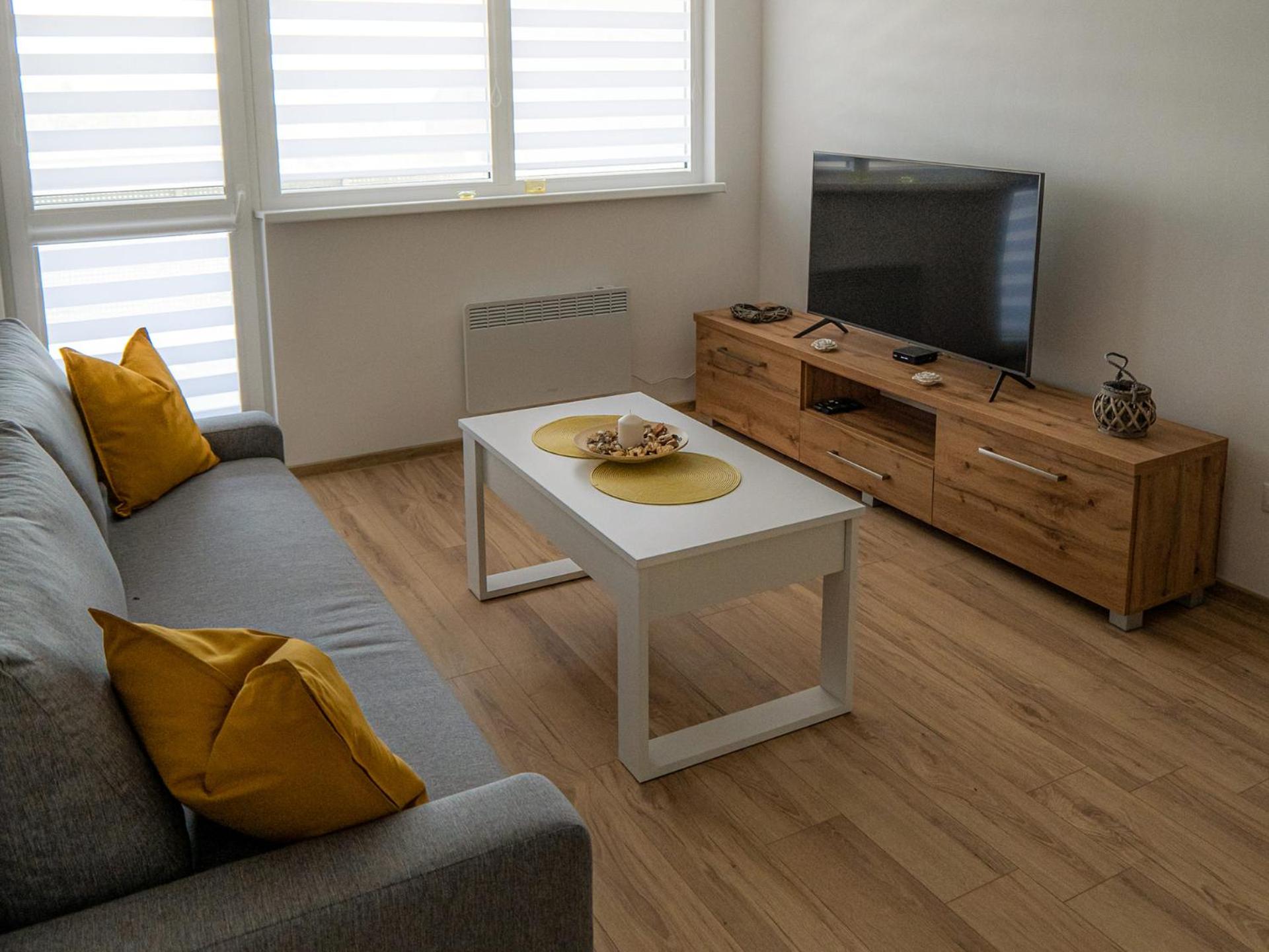 Apartment with Lake View - Photo 3