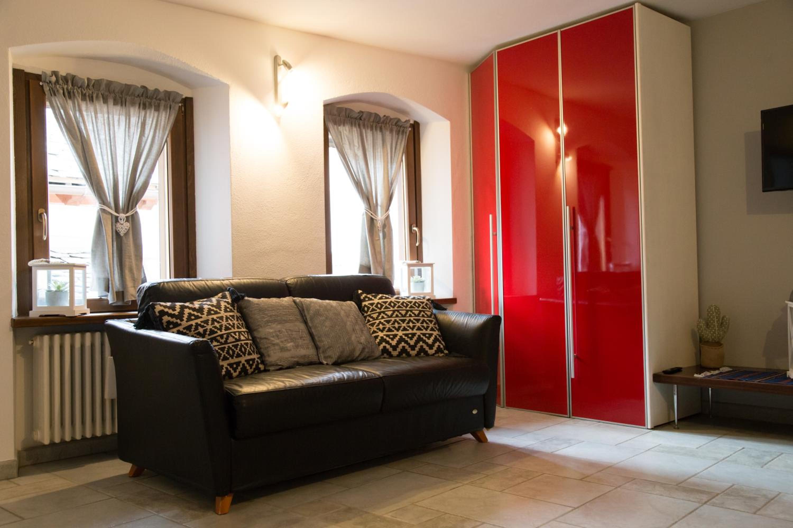 One-Bedroom Apartment - Photo 1
