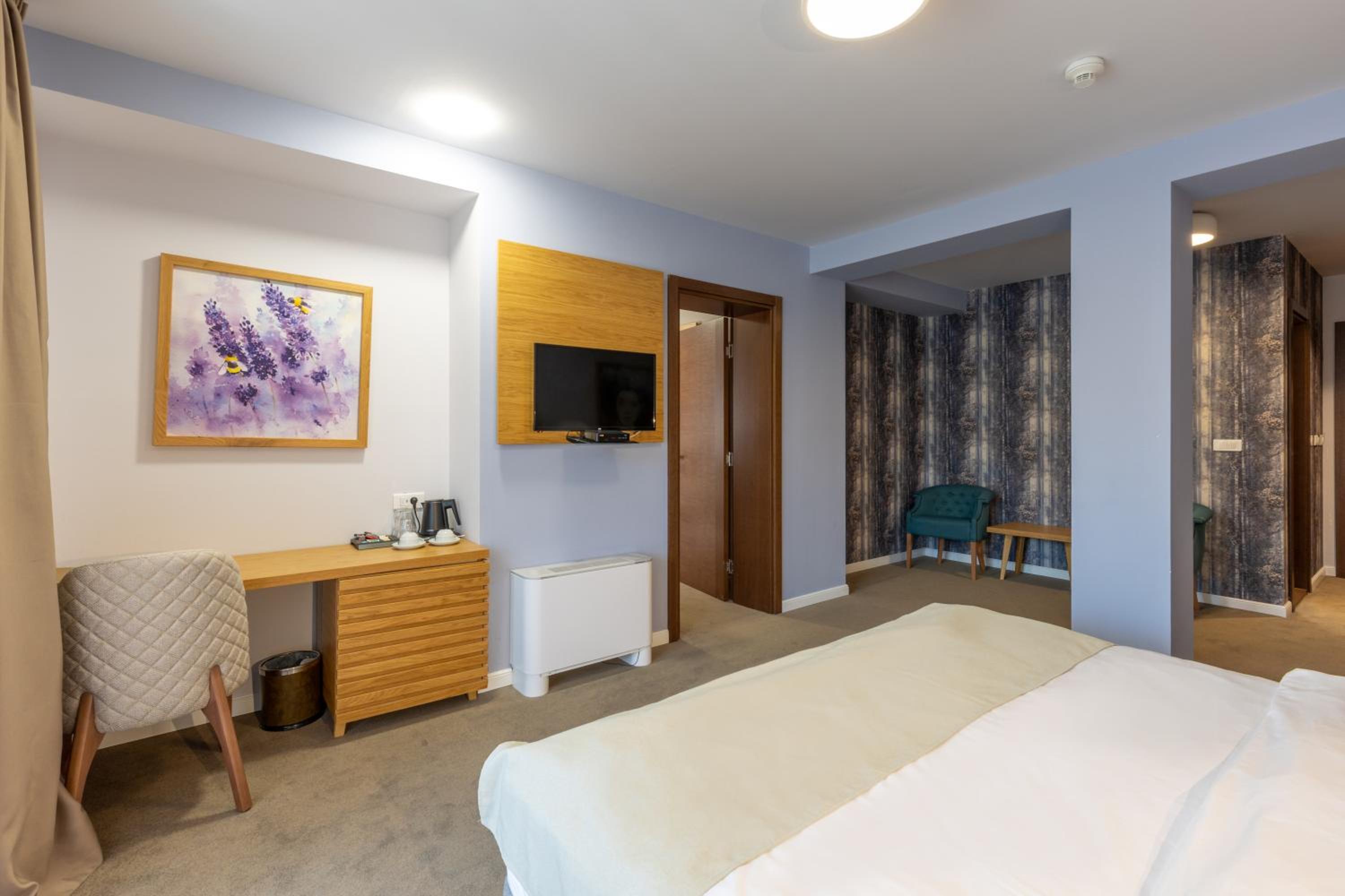 Suite - Photo 6