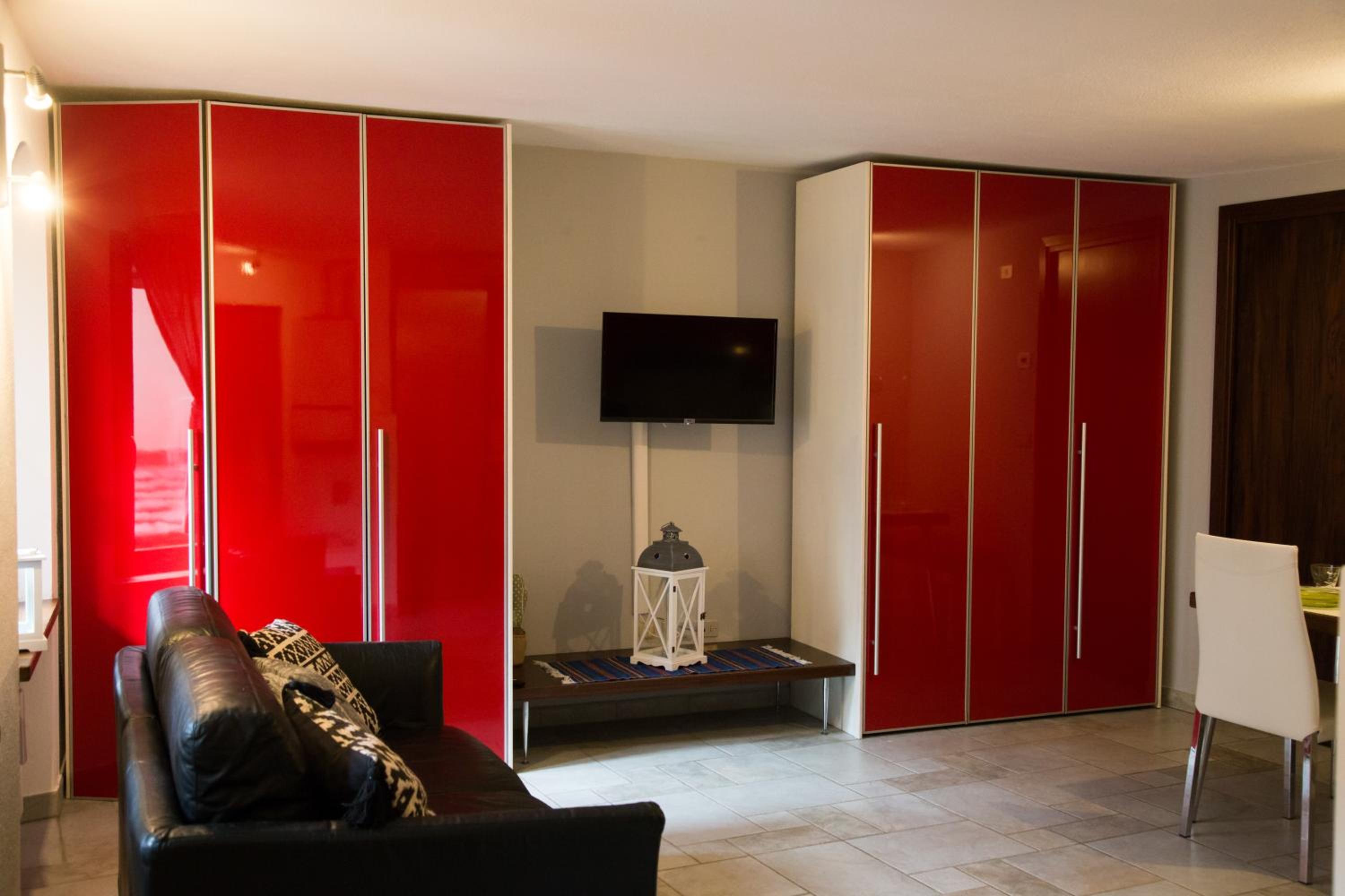 One-Bedroom Apartment - Photo 4