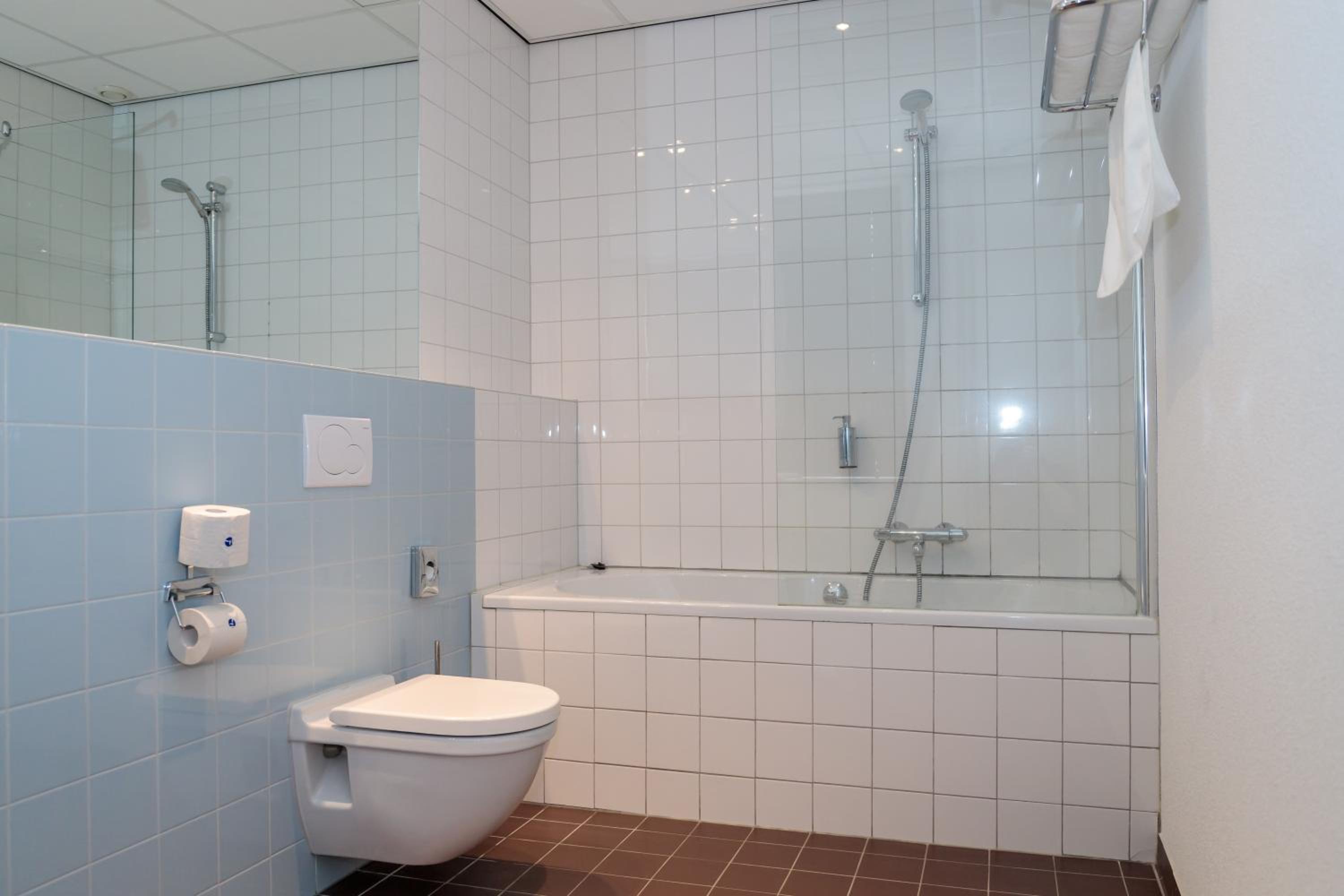 Comfort Double Room with Bath - Photo 3