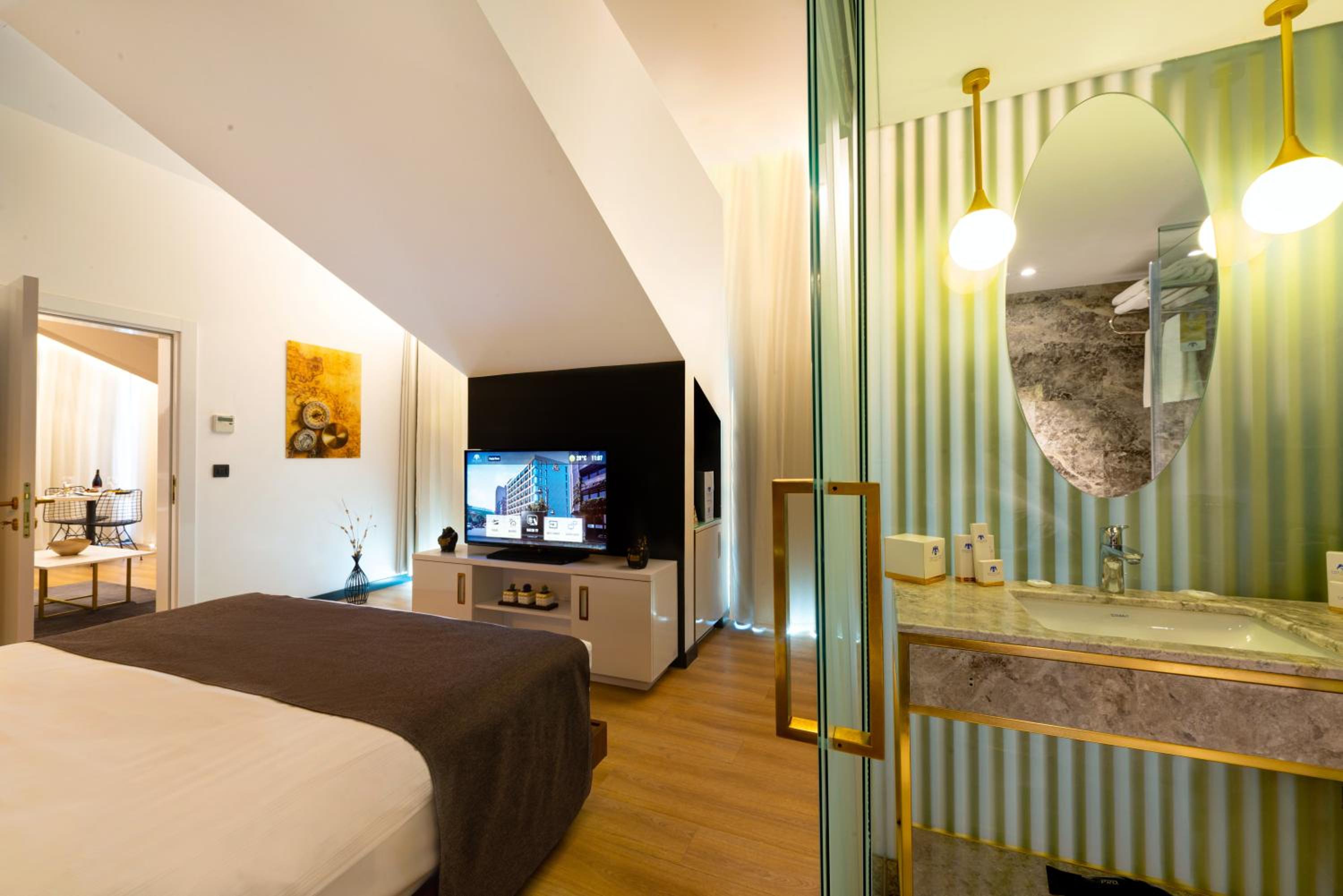 Suite with Balcony photo 3