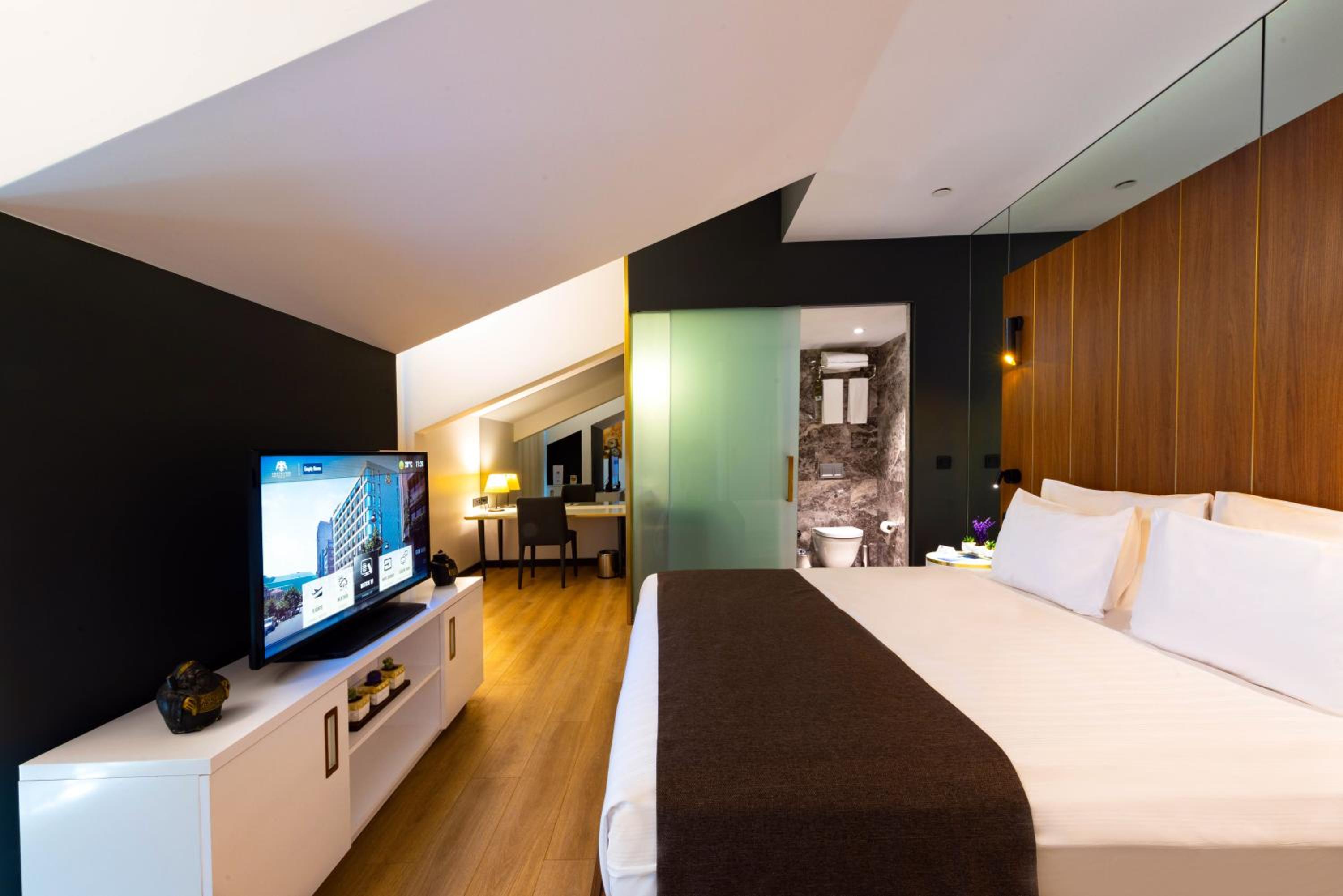 Suite with Balcony photo 2