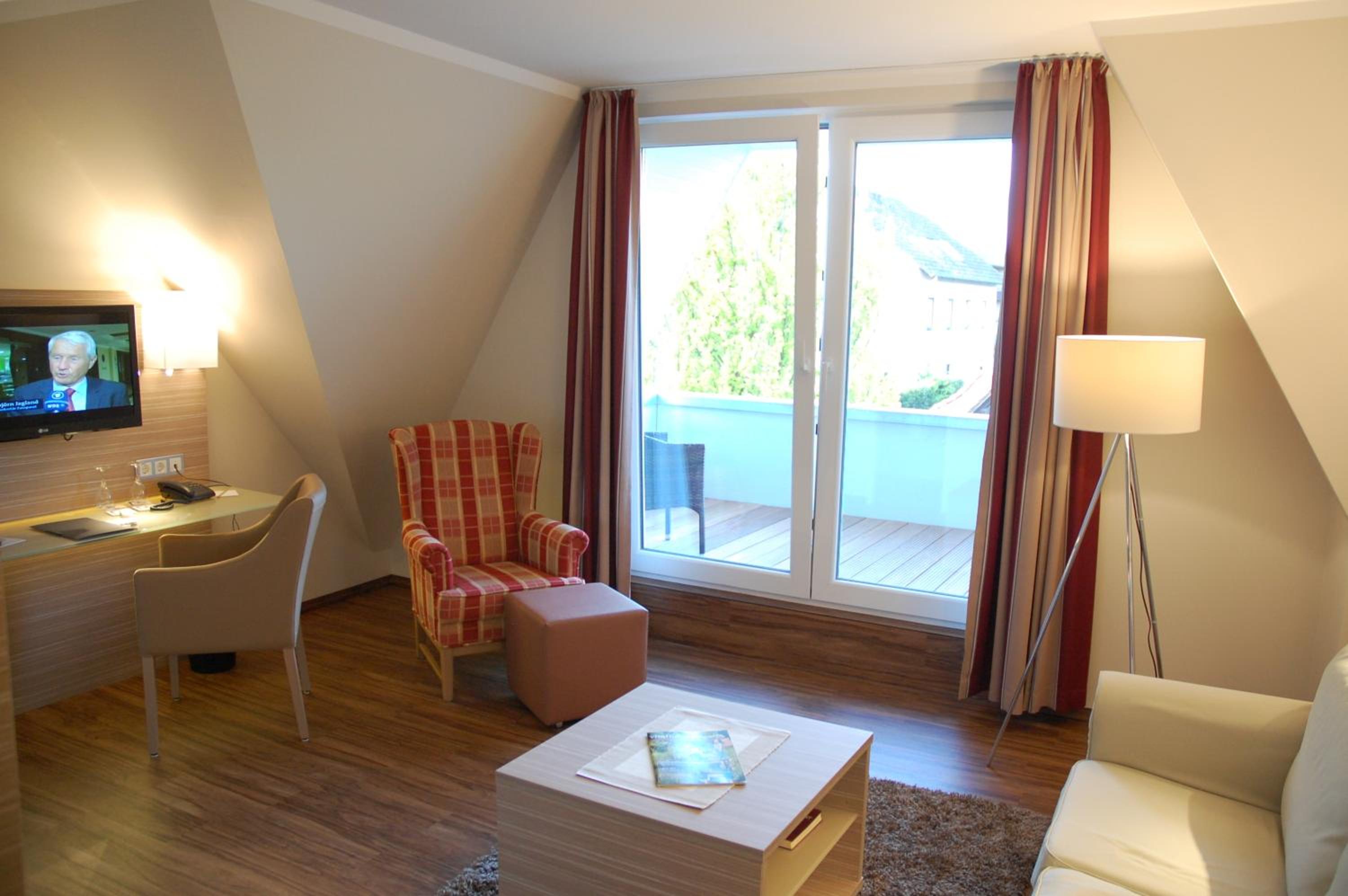 Suite - Photo 1