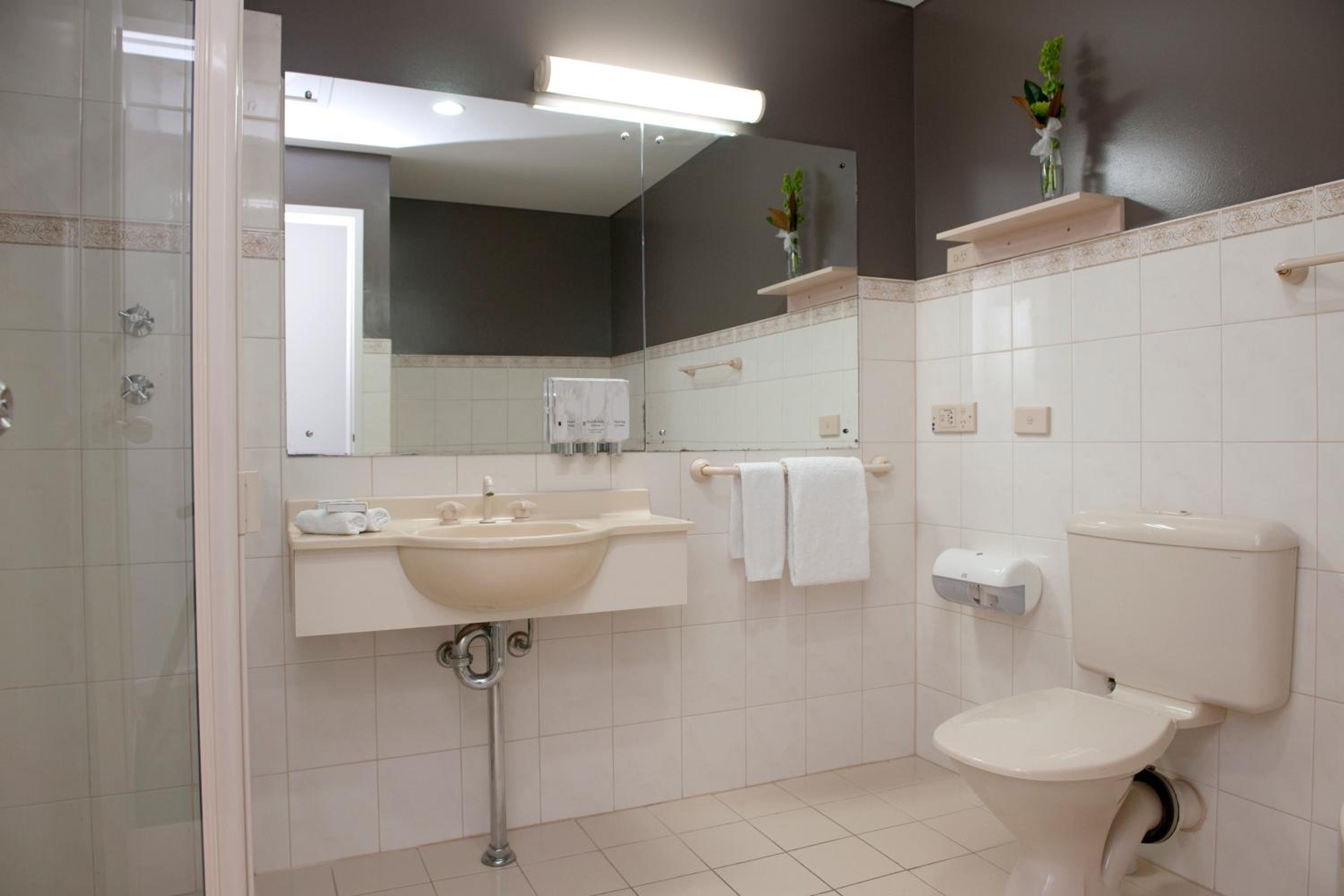 Standard Twin Room - Photo 3