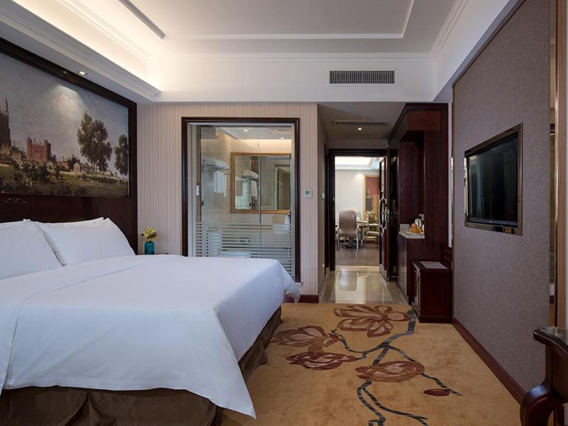 Deluxe Suite photo 2