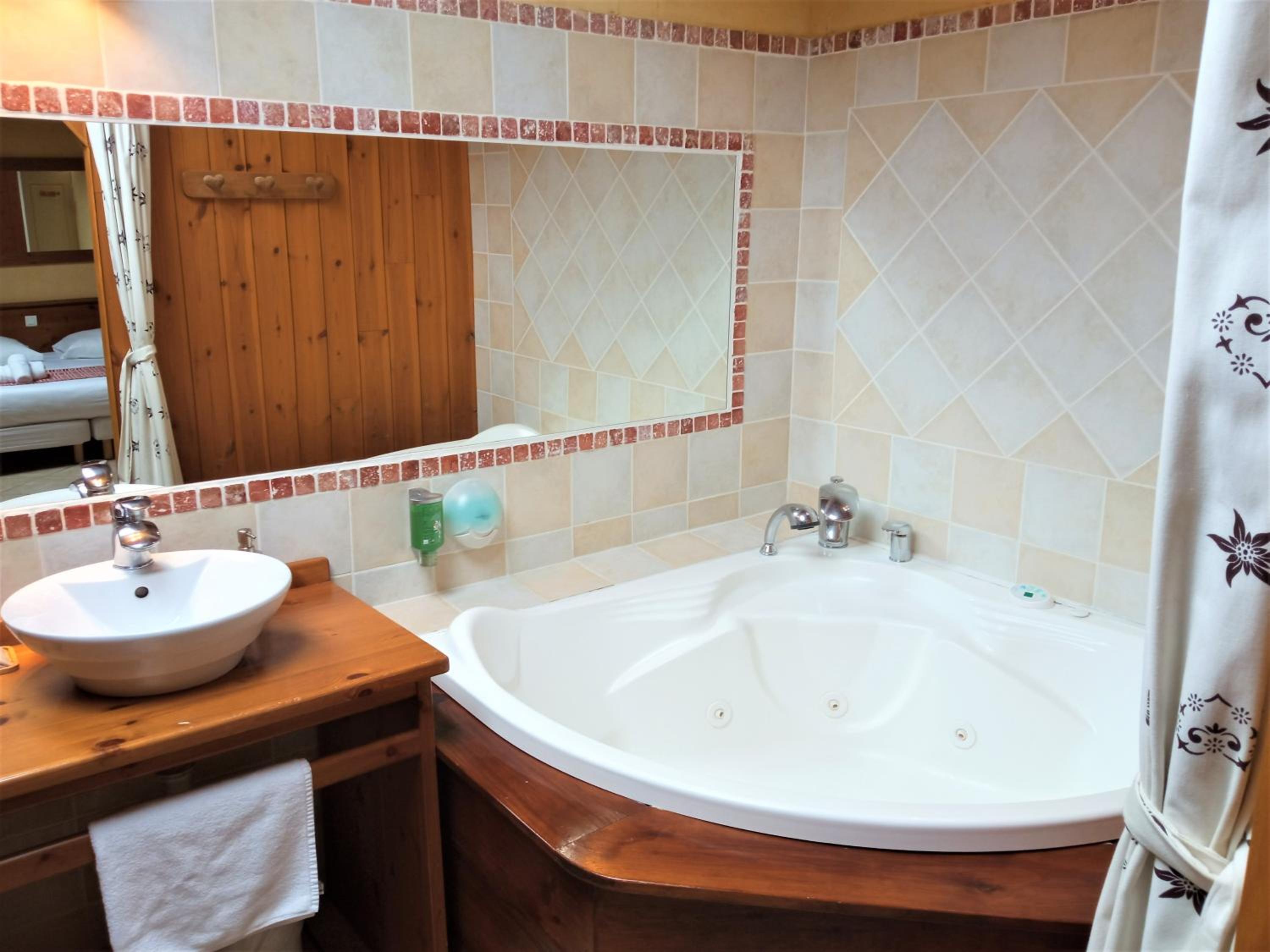 Quadruple Room with Bath photo 3