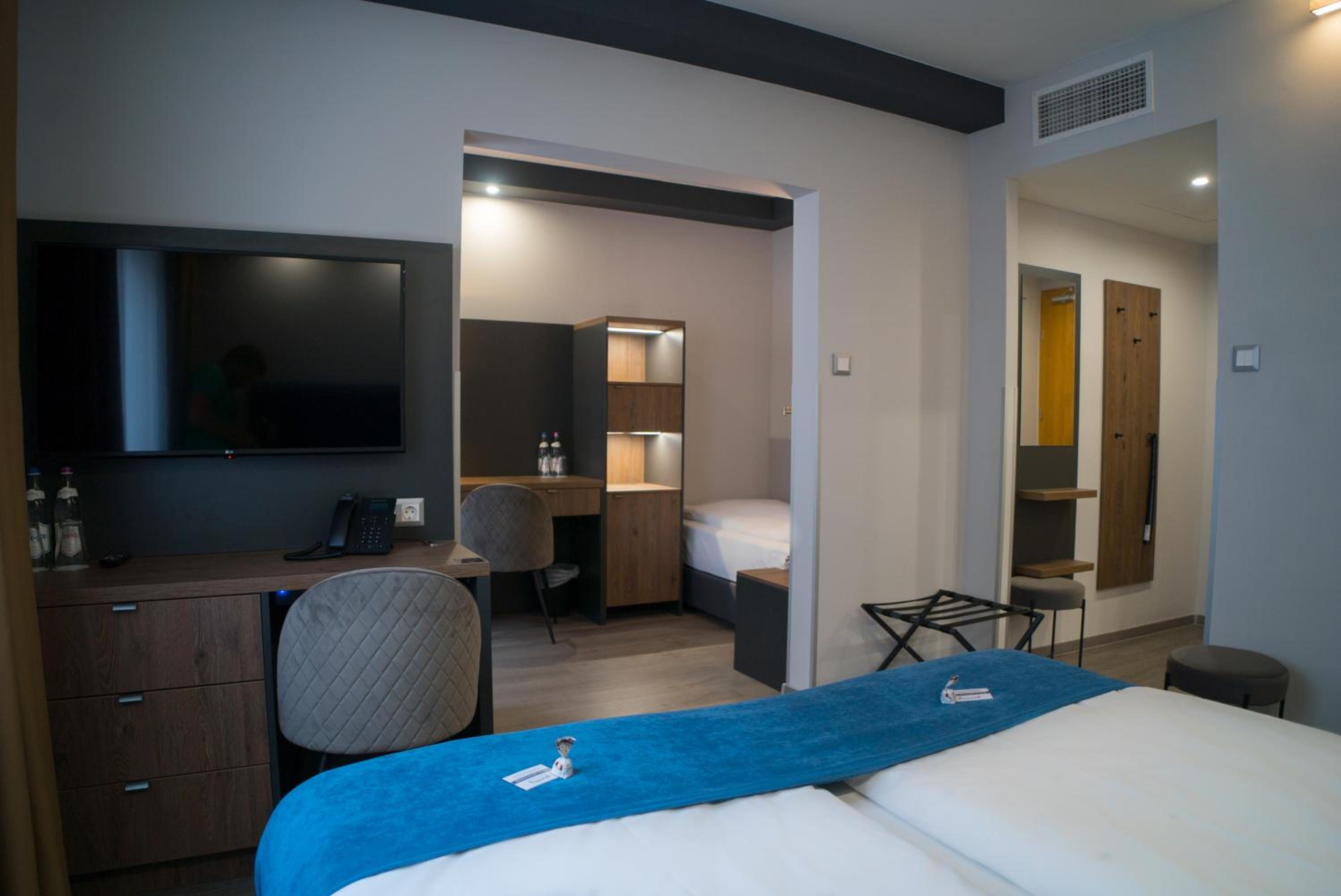 Quadruple Room - Photo 8