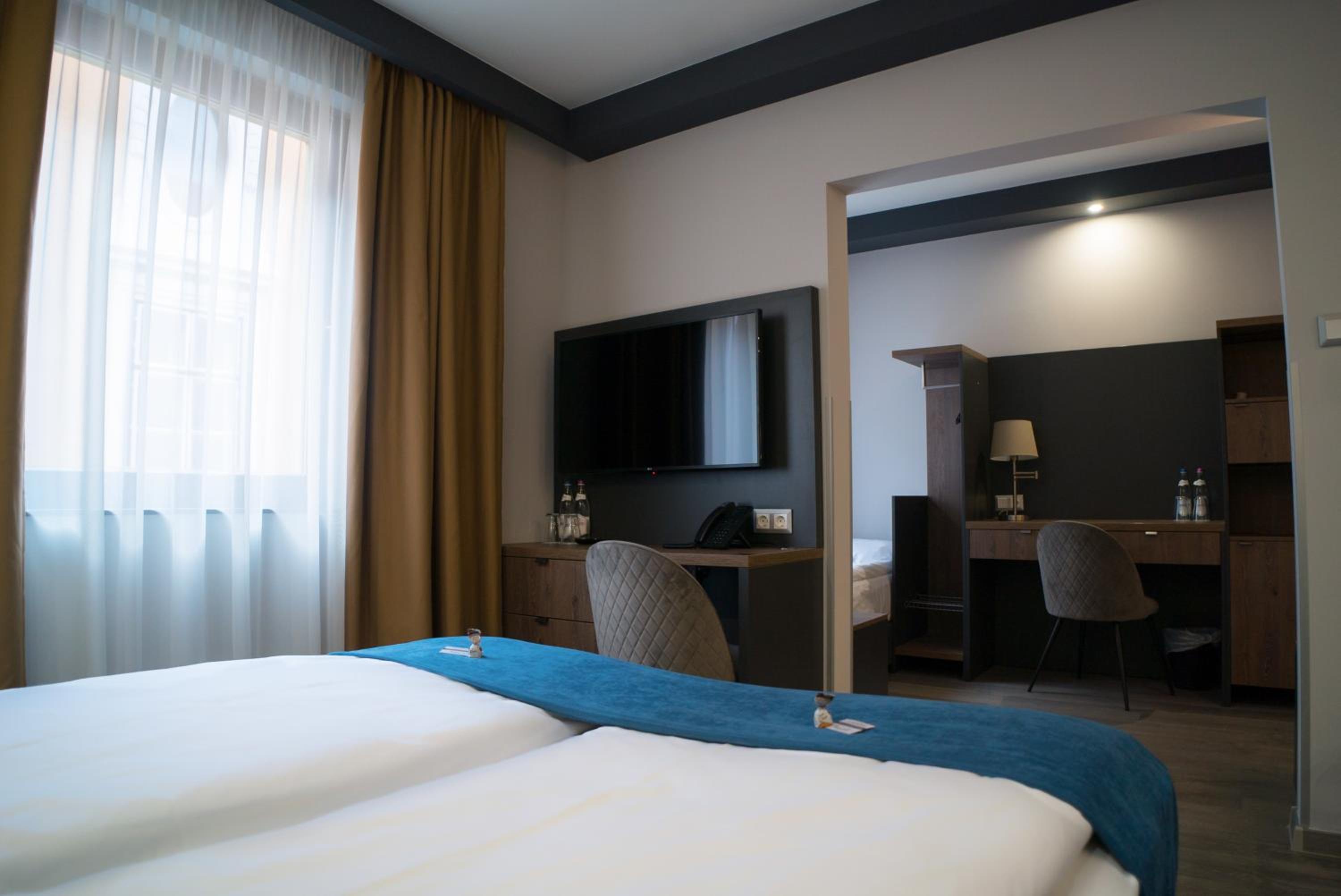 Quadruple Room - Photo 7