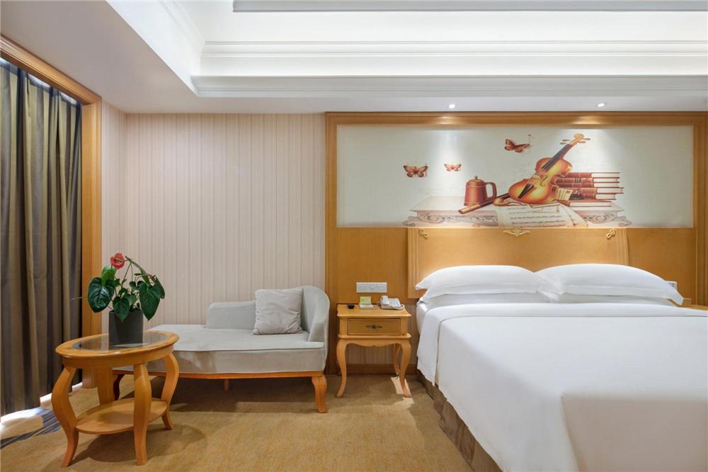 Deluxe King Room photo 3