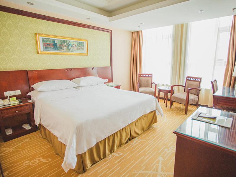Standard King Room photo 1